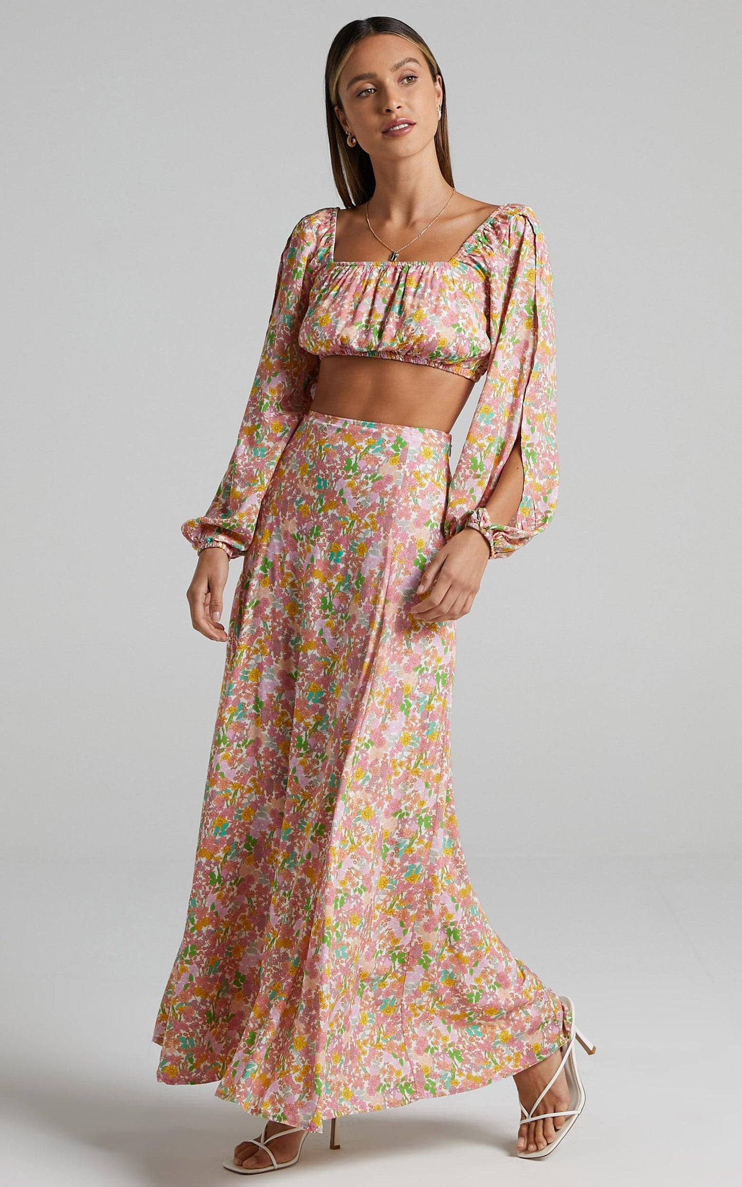 India Two Piece Set in Flower Field