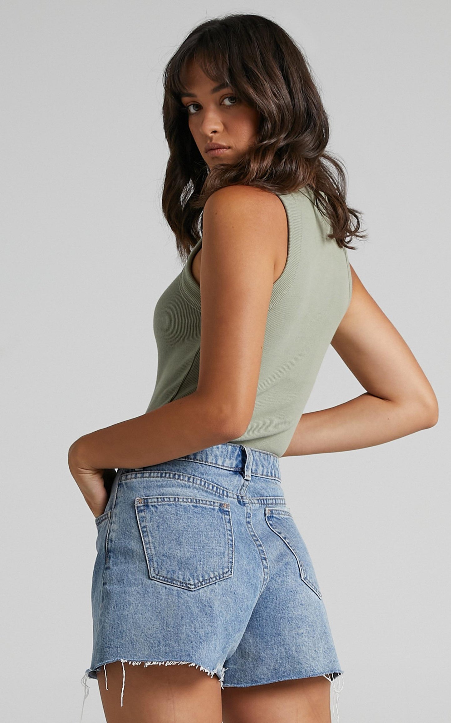 Neuw - Jonesy Singlet in Oil Green