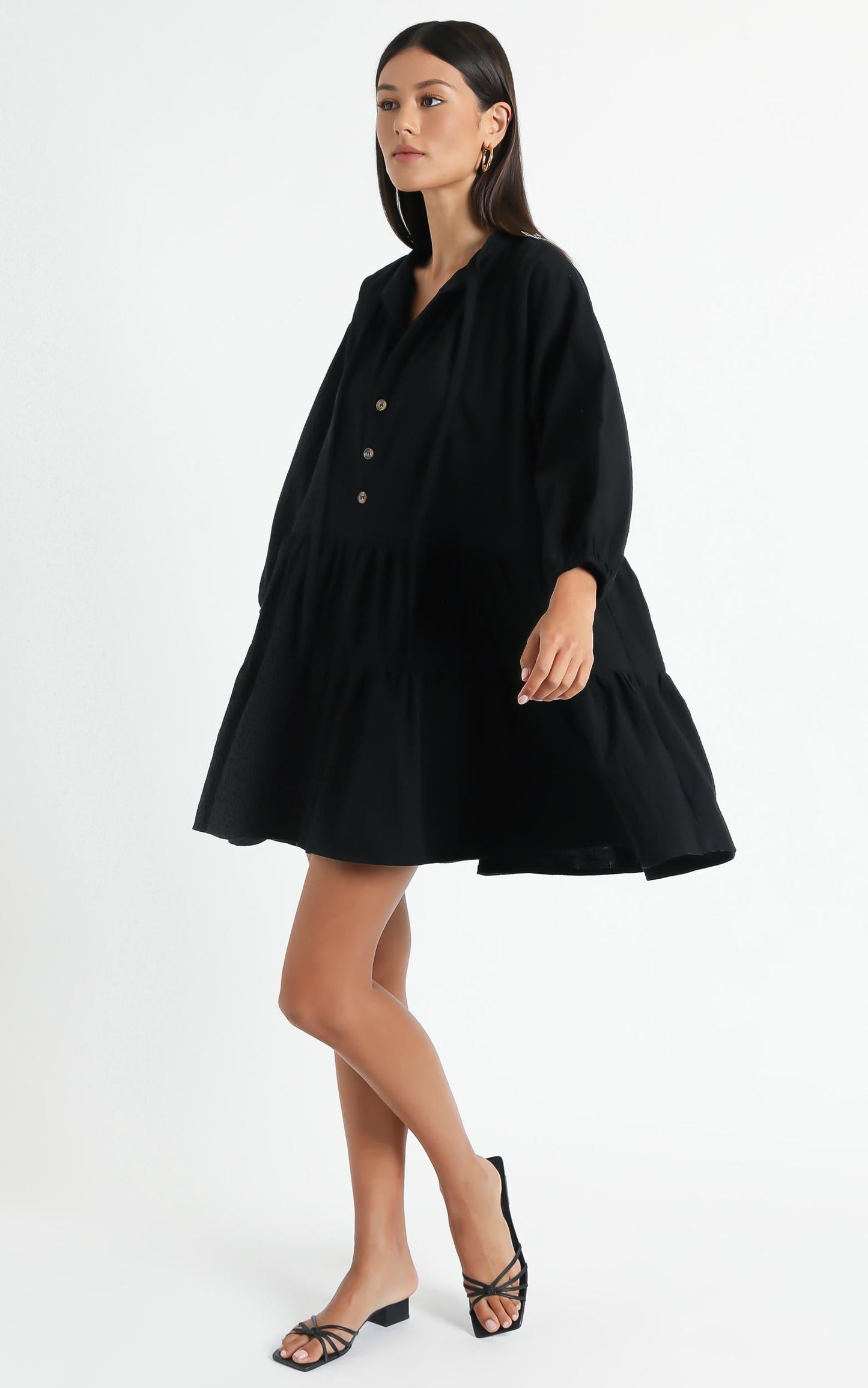 Lullaby Club - Avalon Smock Dress in Jett