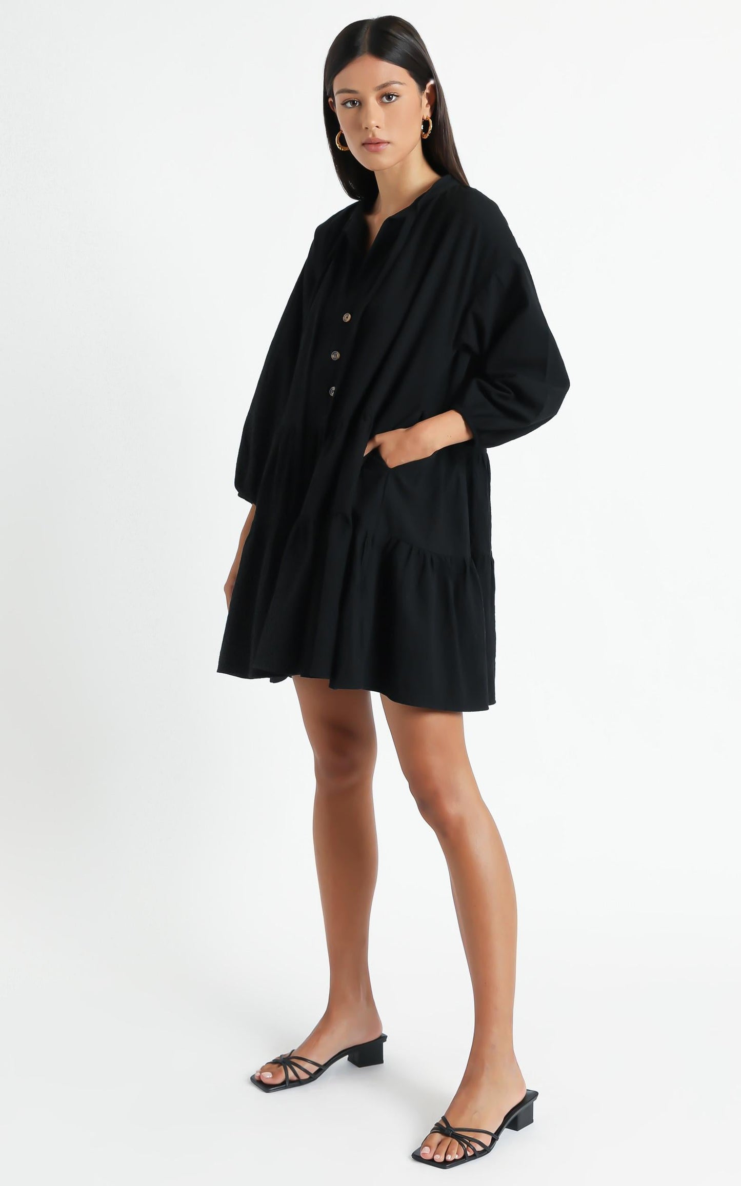 Lullaby Club - Avalon Smock Dress in Jett
