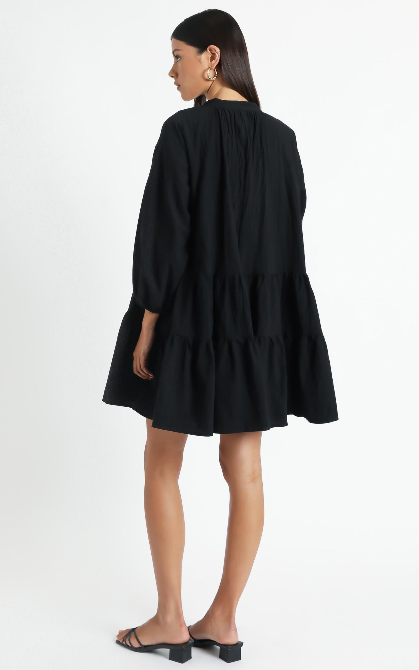 Lullaby Club - Avalon Smock Dress in Jett
