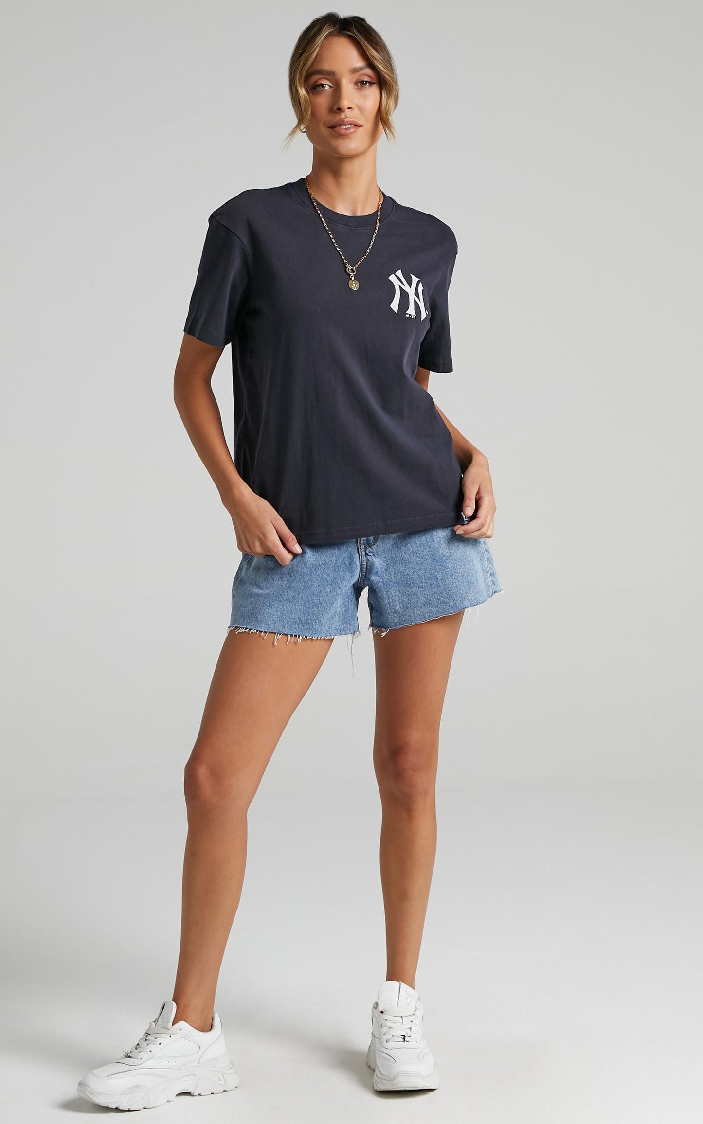 Majestic - Elle OD Boxy Tee Yankees in Faded Black