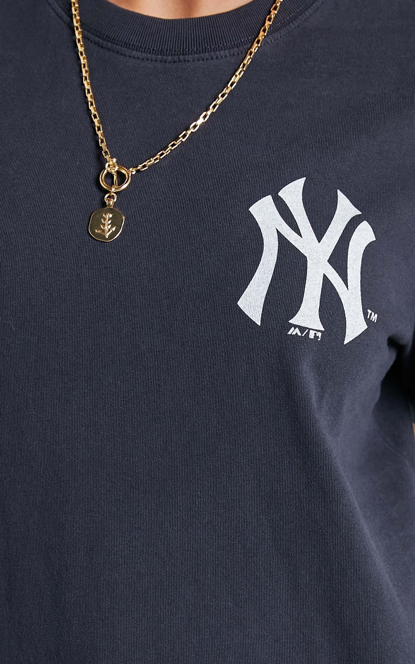 Majestic - Elle OD Boxy Tee Yankees in Faded Black