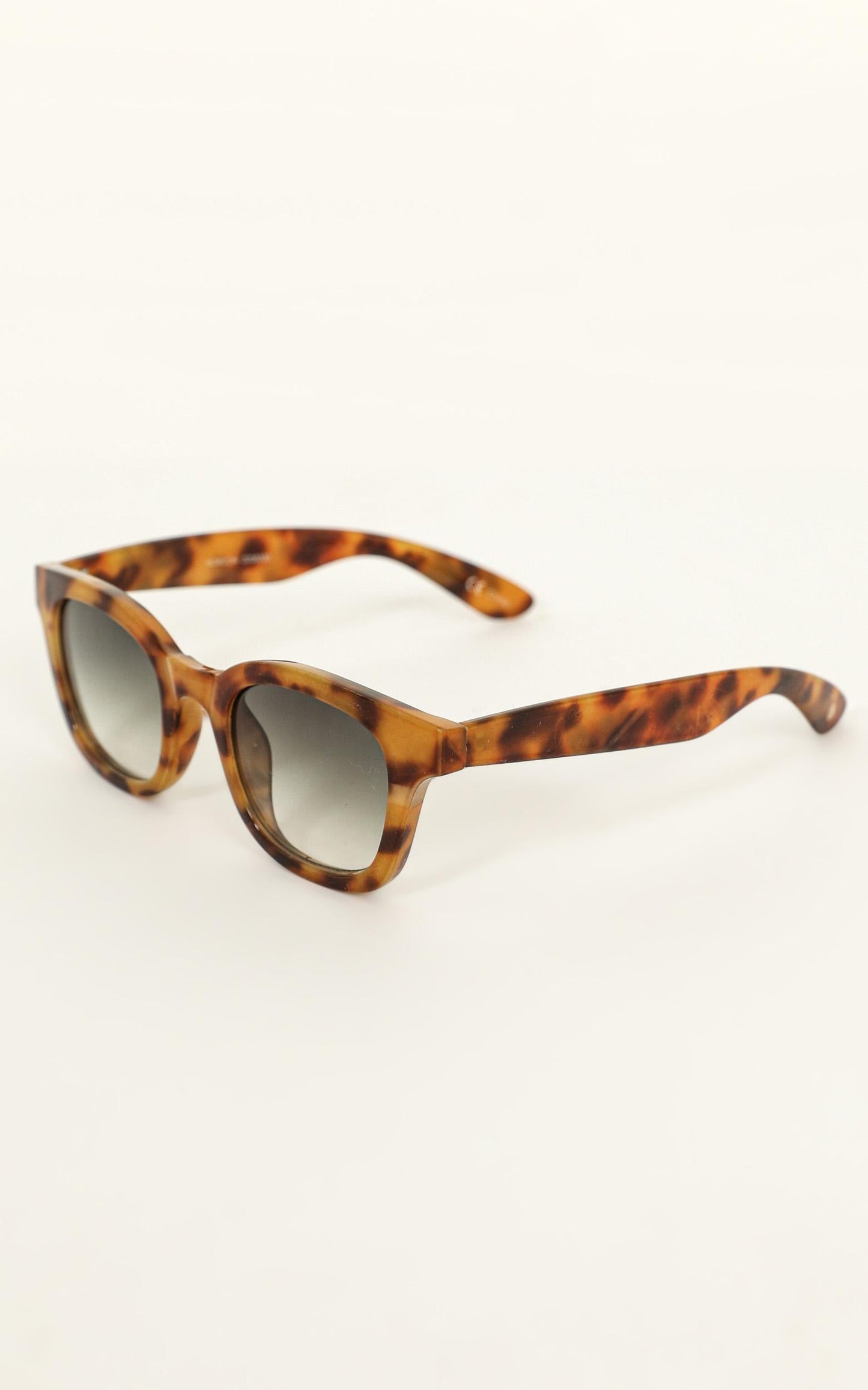 Mink Pink - Horizon Sunglasses In Vintage Tort And Khaki Grad