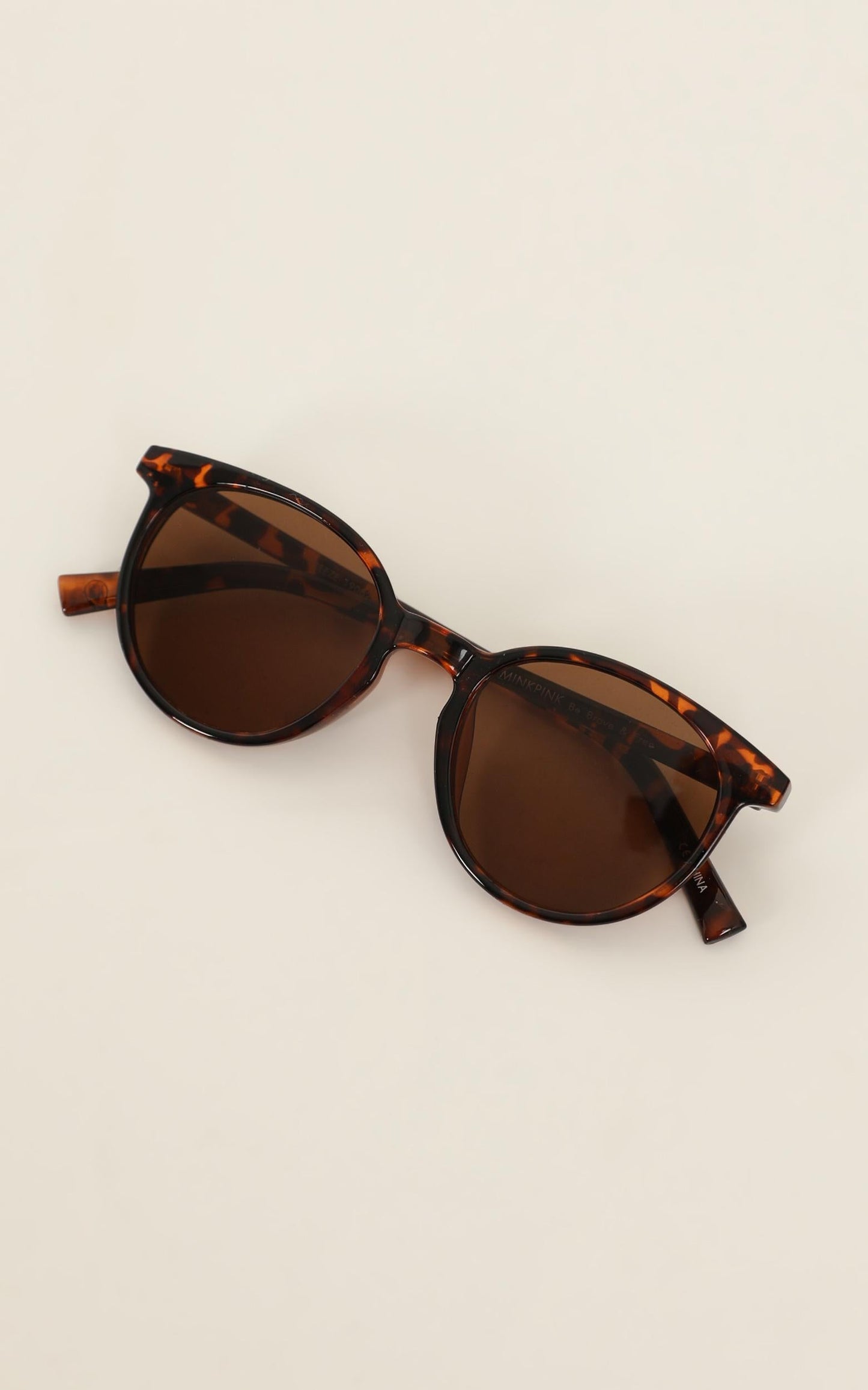 MinkPink - Breeze Sunglasses In Tort