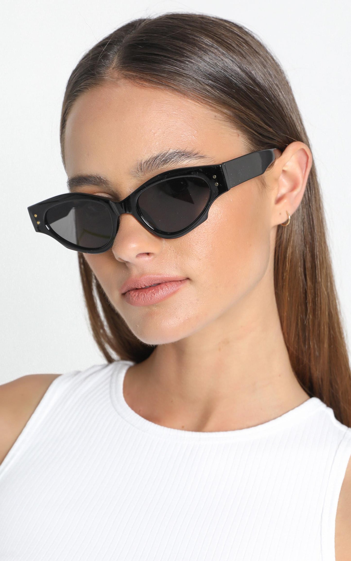 Mink Pink - Tidal Sunglasses in black and smoke mono