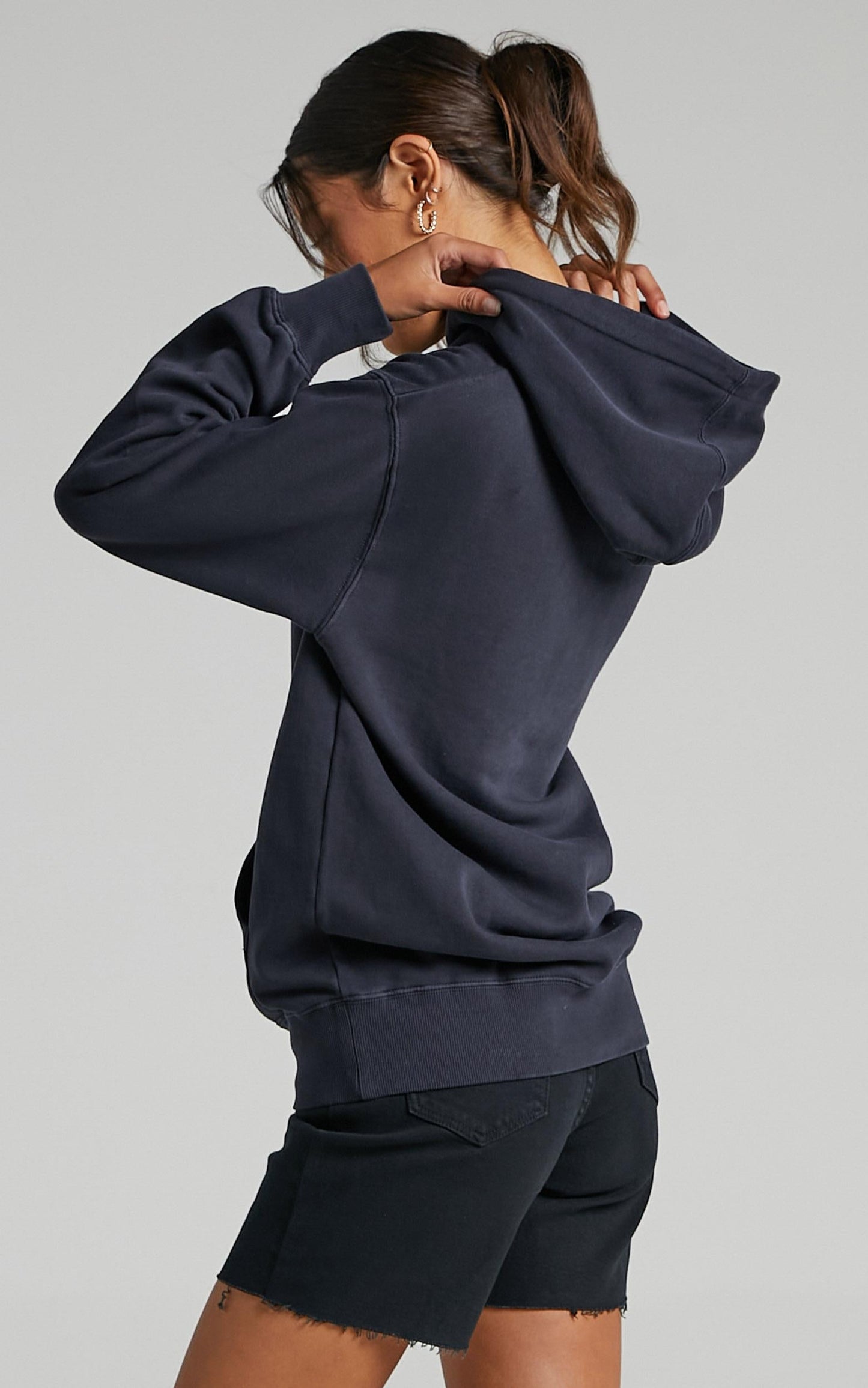 Mitchell & Ness - Vintage Classic Logo Hood Bull in Faded Black