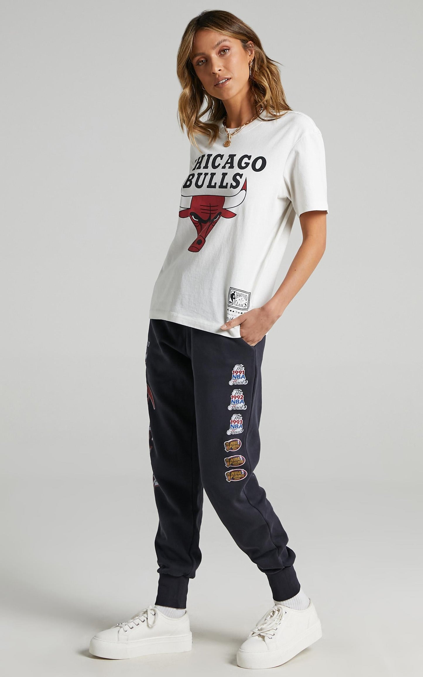 Mitchell & Ness - Vintage B2B OS Tee Bulls in Vintage White