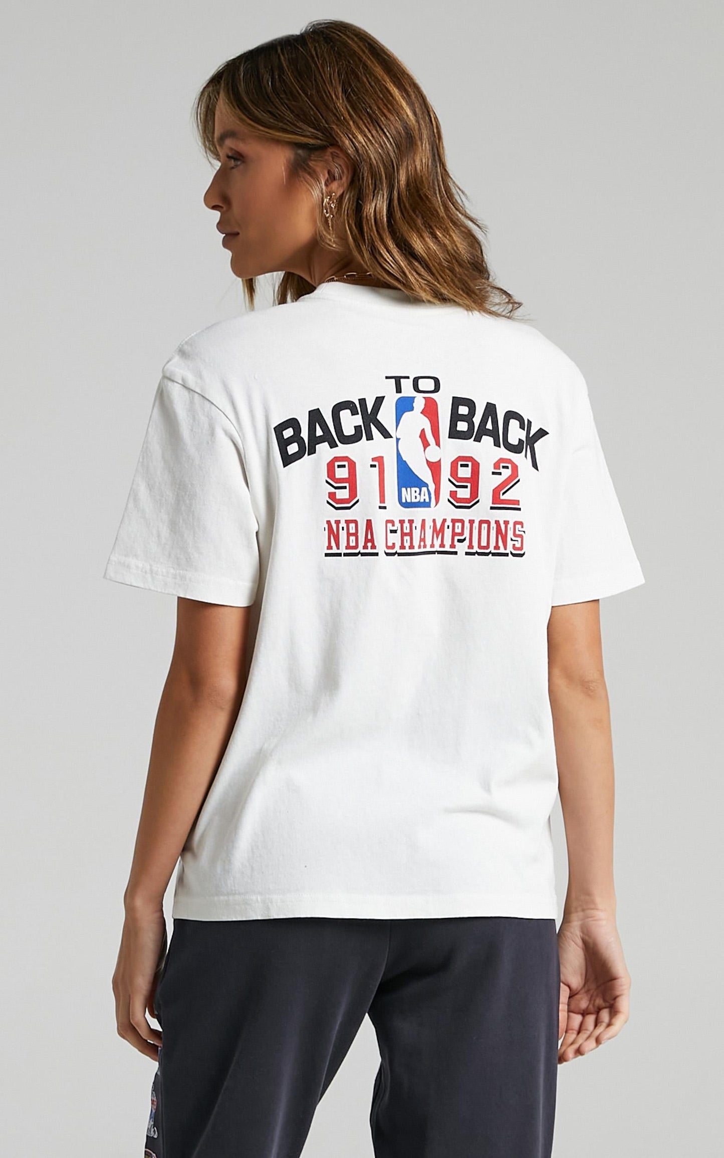 Mitchell & Ness - Vintage B2B OS Tee Bulls in Vintage White