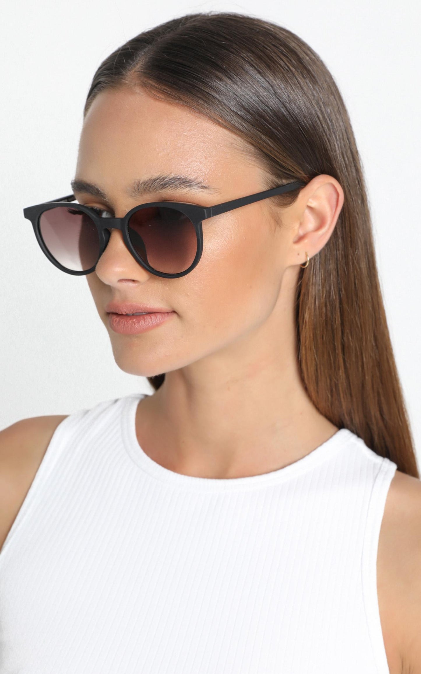 MinkPink - Beeze Sunglasses In Black Rubber