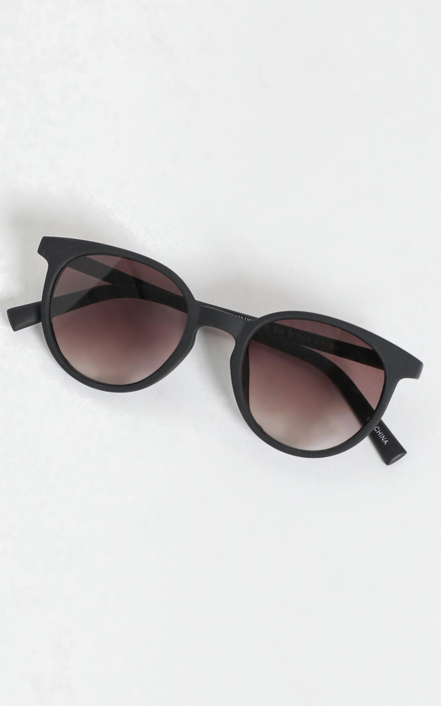 MinkPink - Beeze Sunglasses In Black Rubber