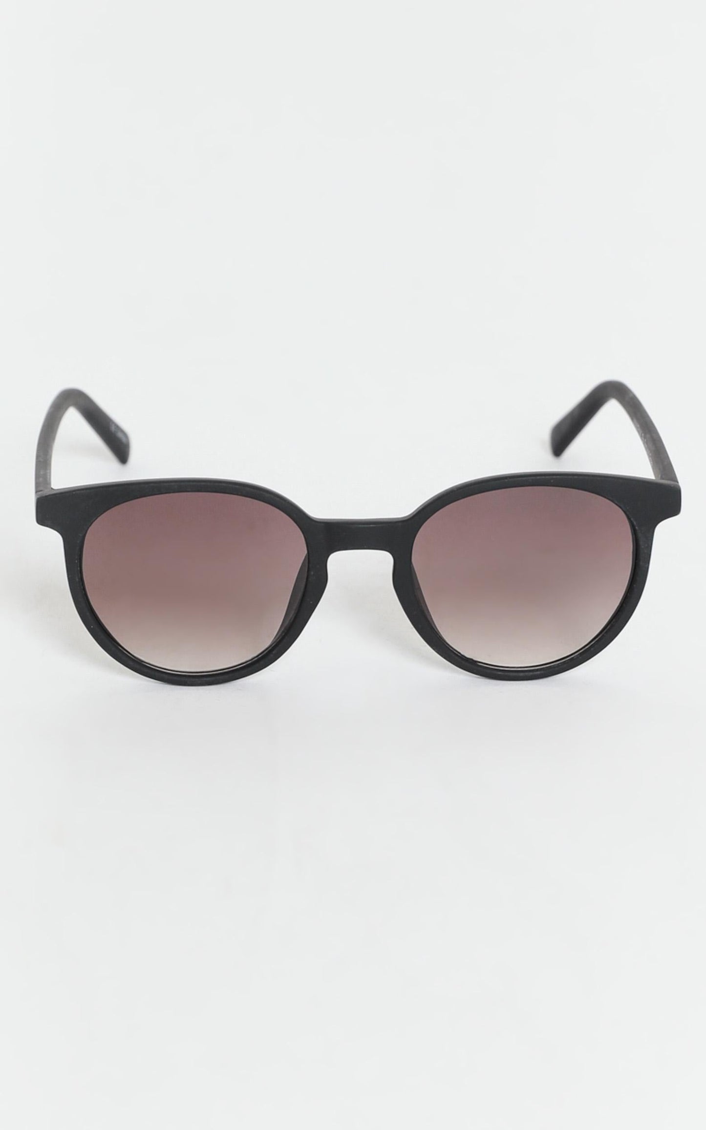 MinkPink - Beeze Sunglasses In Black Rubber