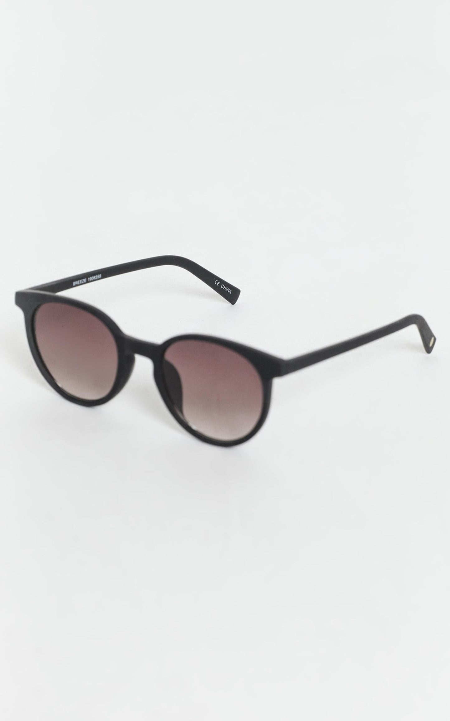 MinkPink - Beeze Sunglasses In Black Rubber