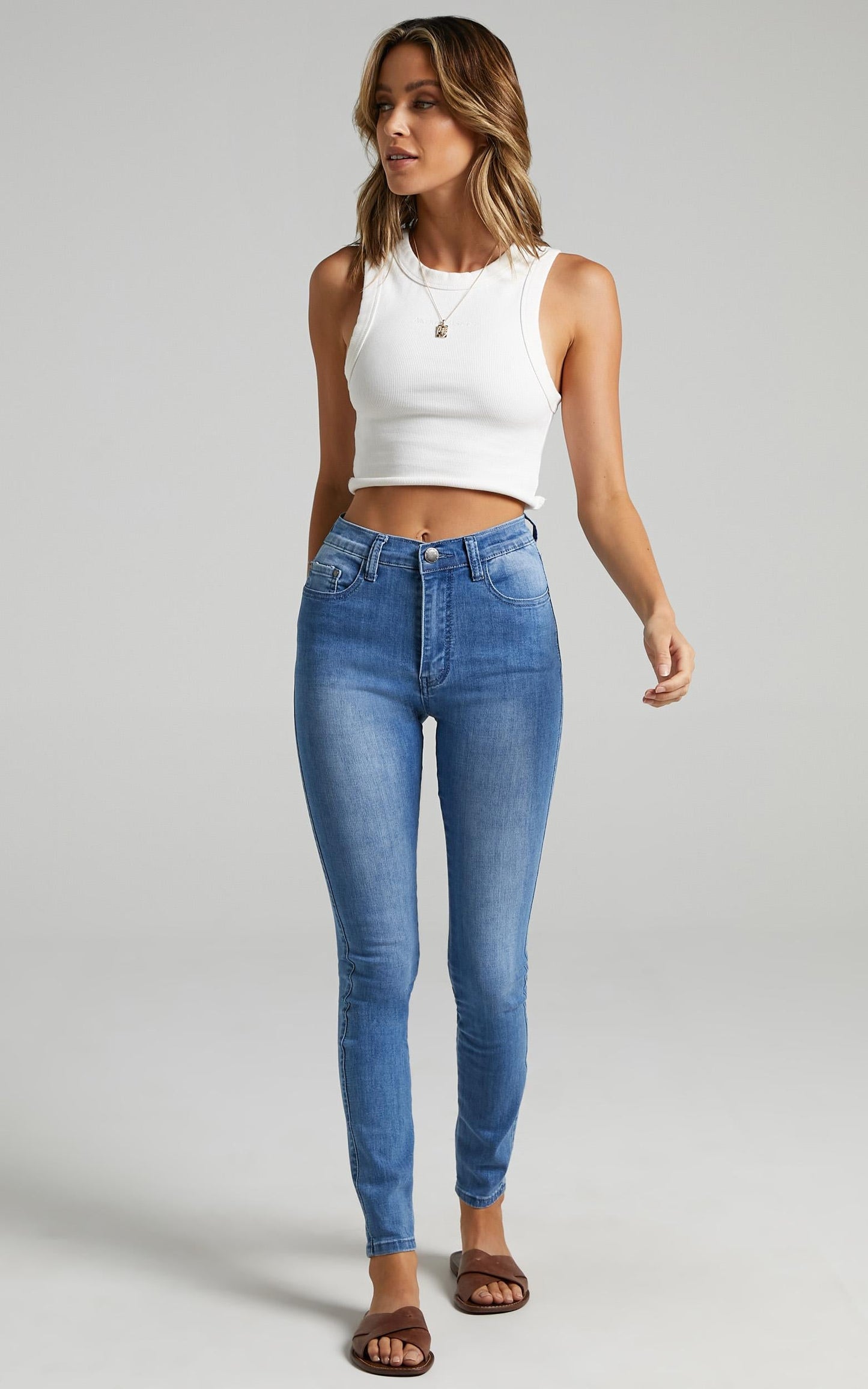 Natalie Jeans in mid wash denim