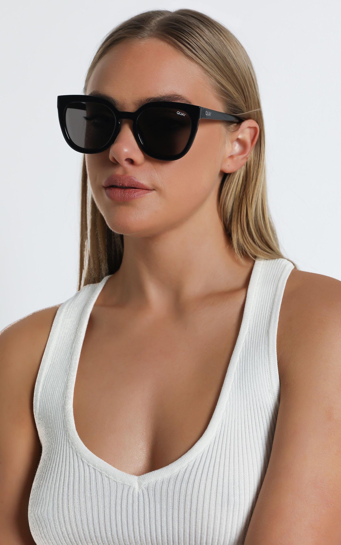 Quay - Noosa Sunglasses in Shiny Black / Smoke