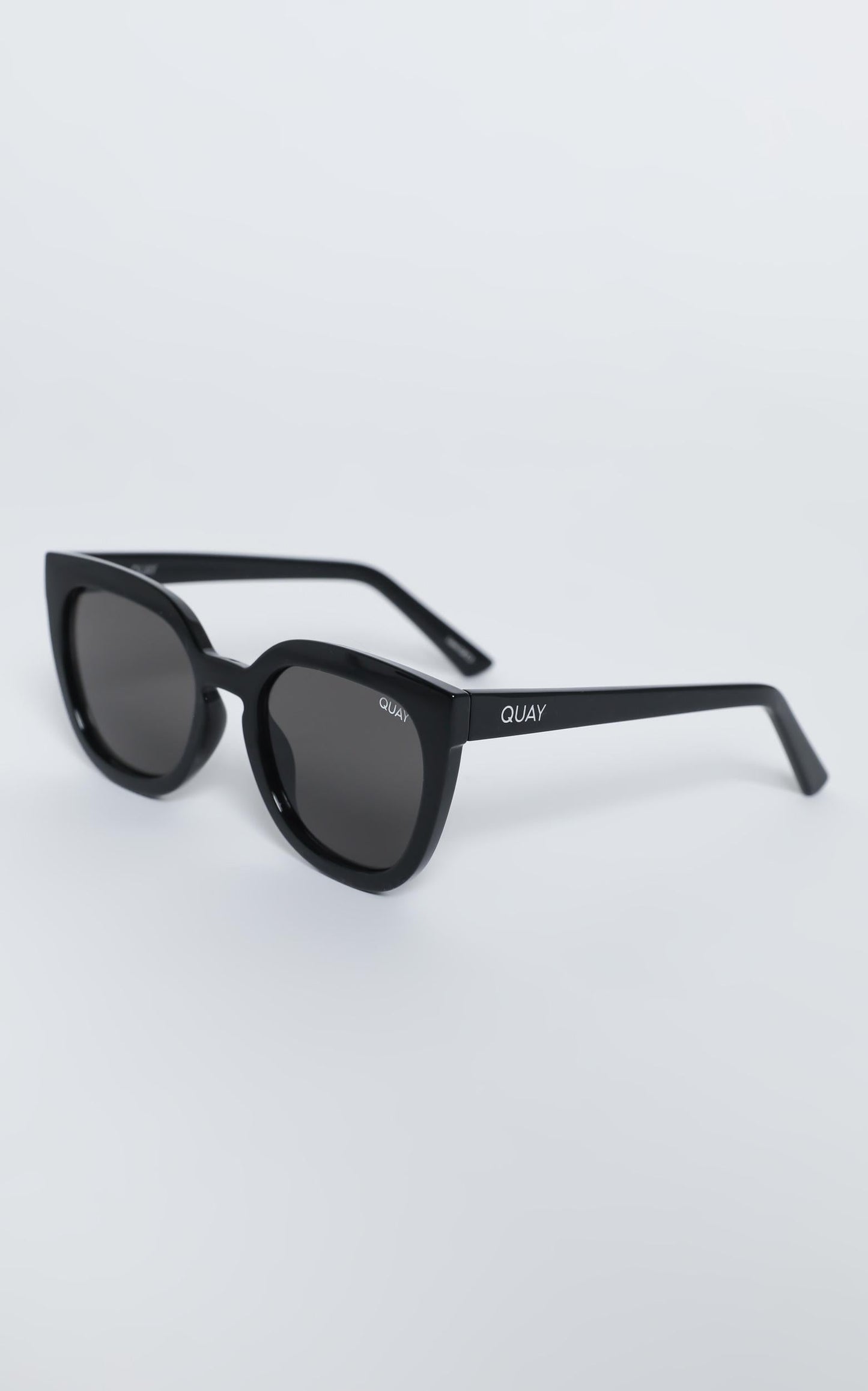 Quay - Noosa Sunglasses in Shiny Black / Smoke