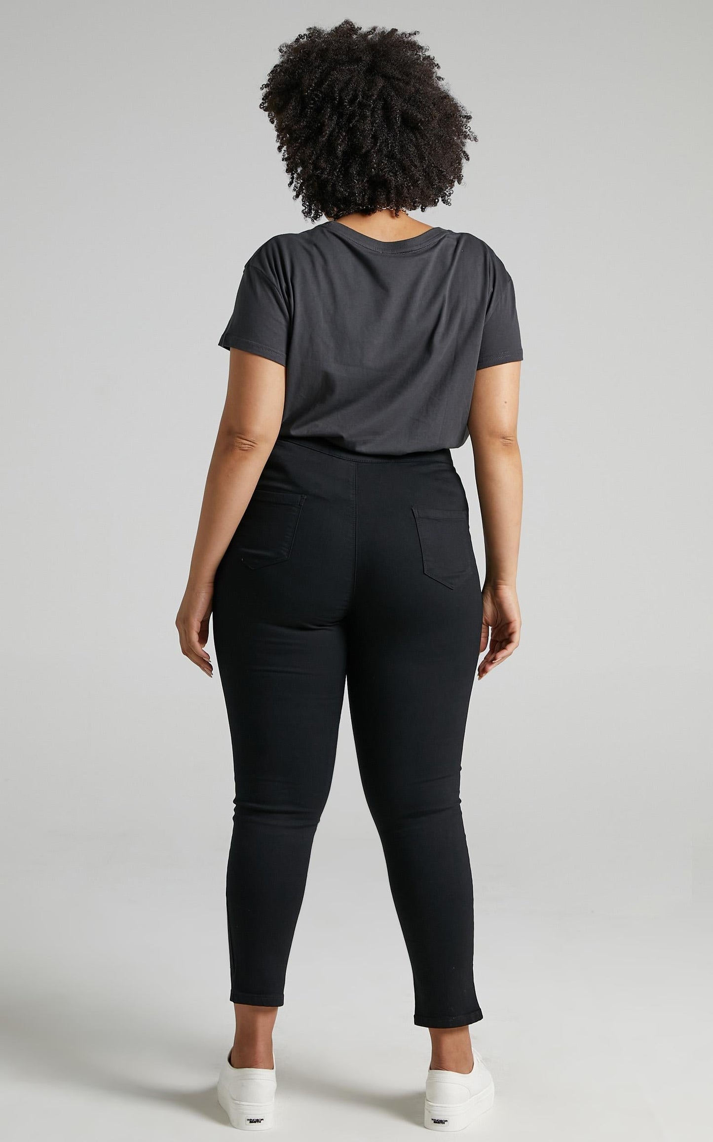 Bella Skinny Jeans in Black Denim