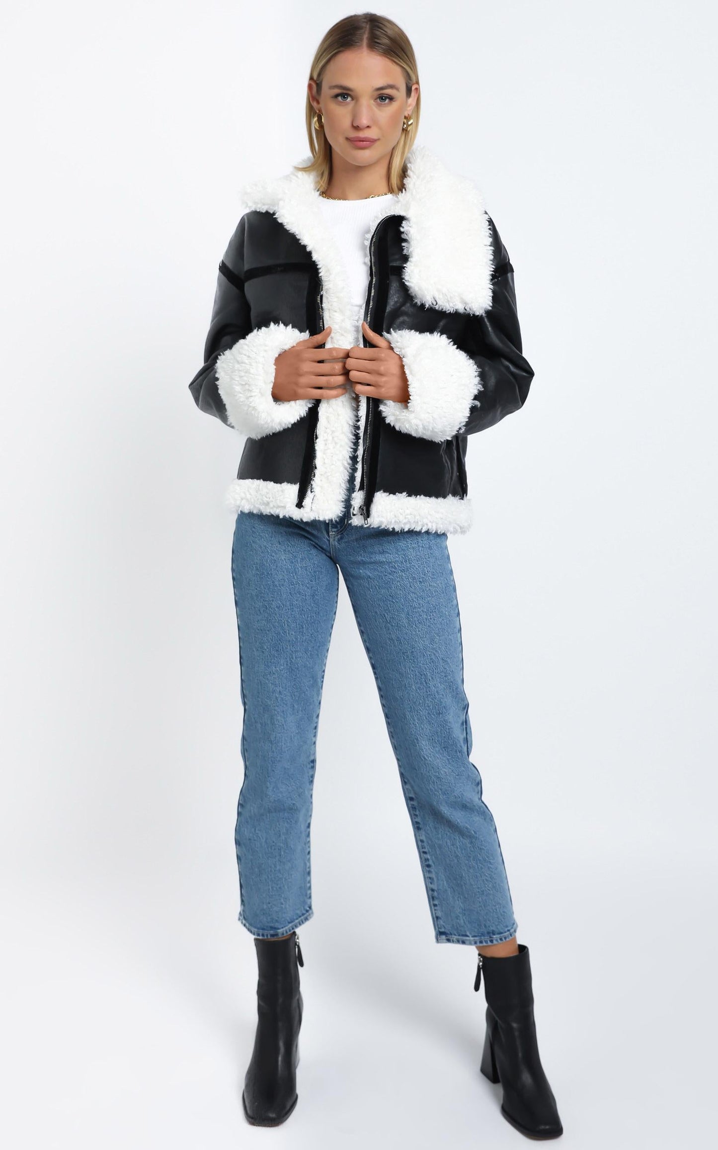 Lioness - Phoenix Jacket in Black