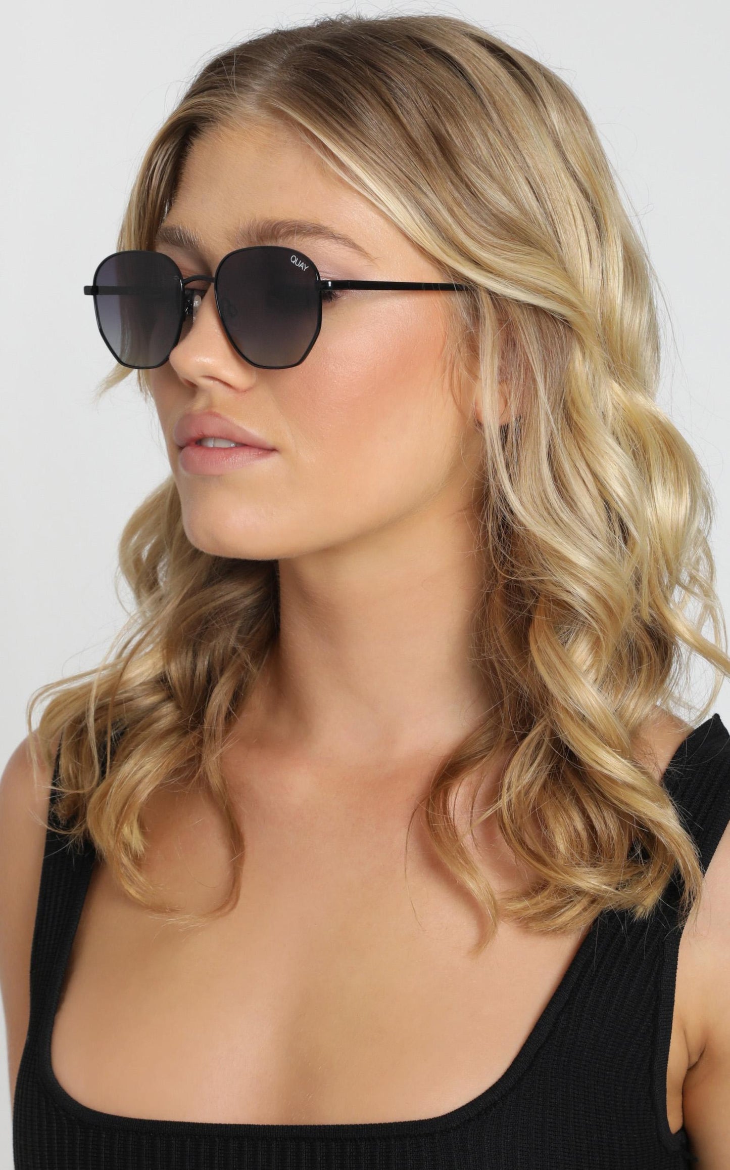 Quay - Big Time Sunglasses In Black and Smoke Lens