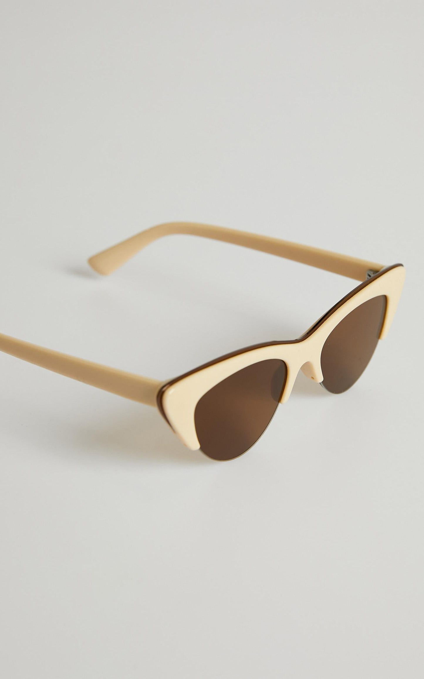 Reality Eyewear - Loren Sunglasses in Beige