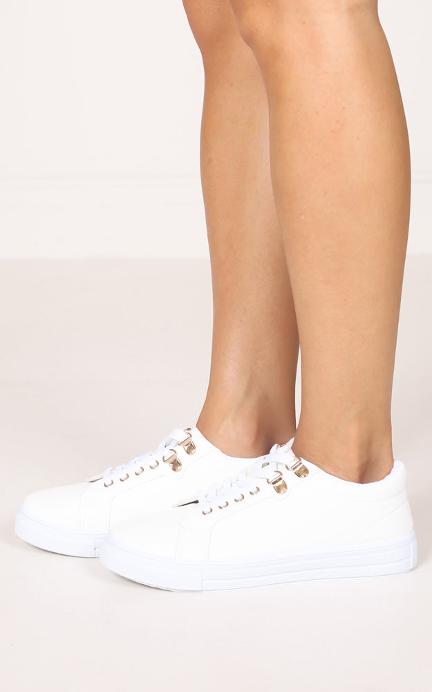 Qupid - Reba In White