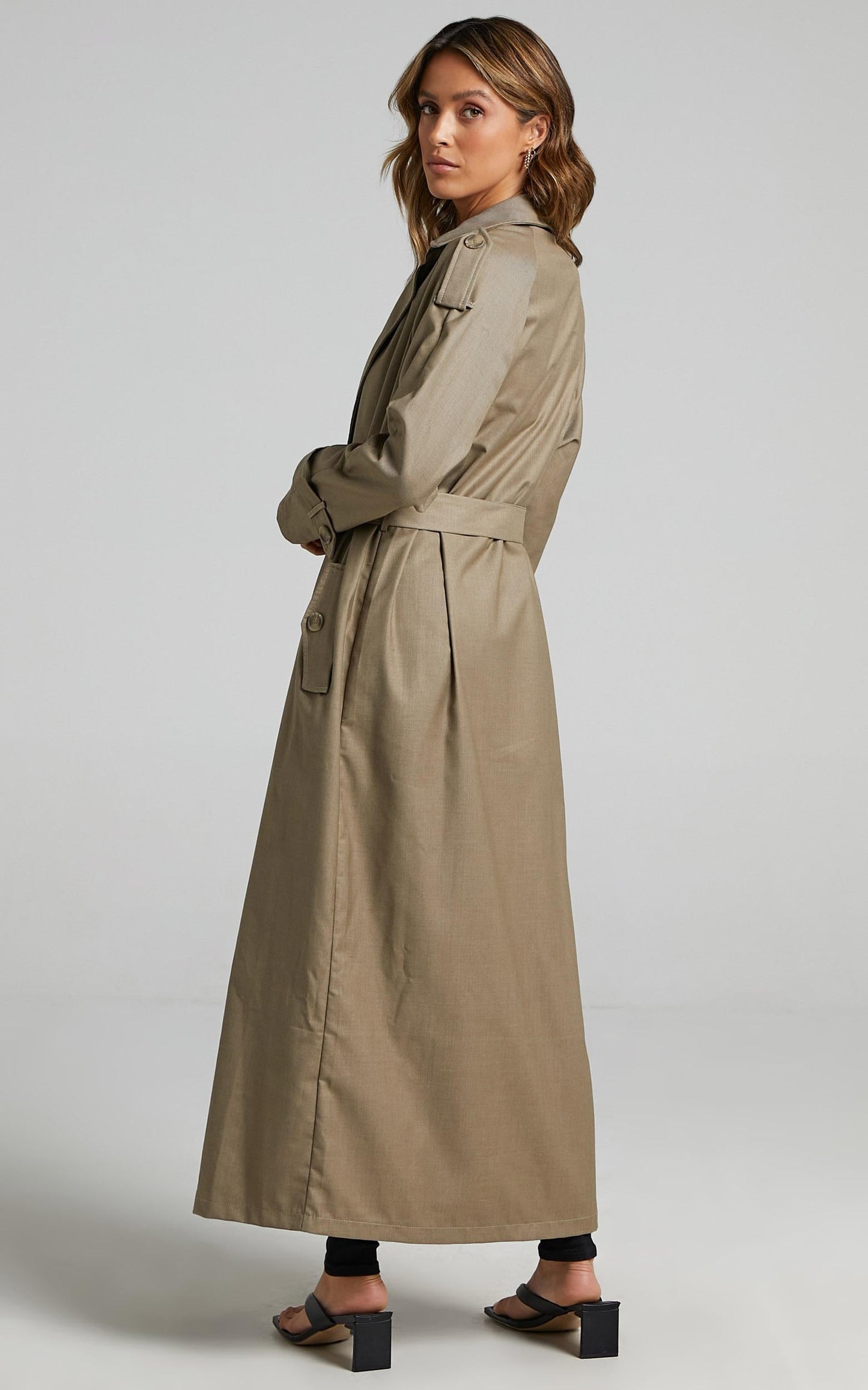 Lioness - Treacherous Long Coat in Beige