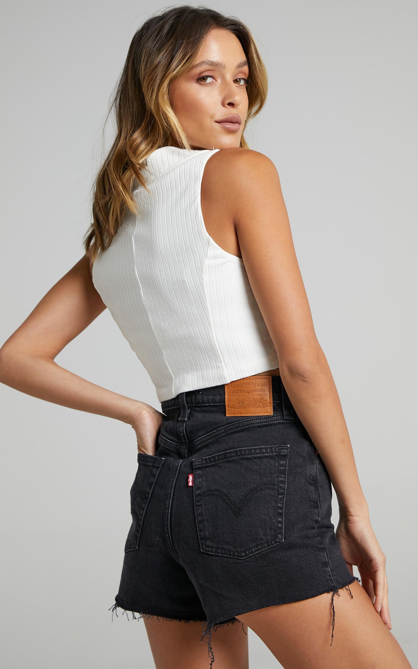 Levi's - Ribcage Denim Shorts in Black Lake