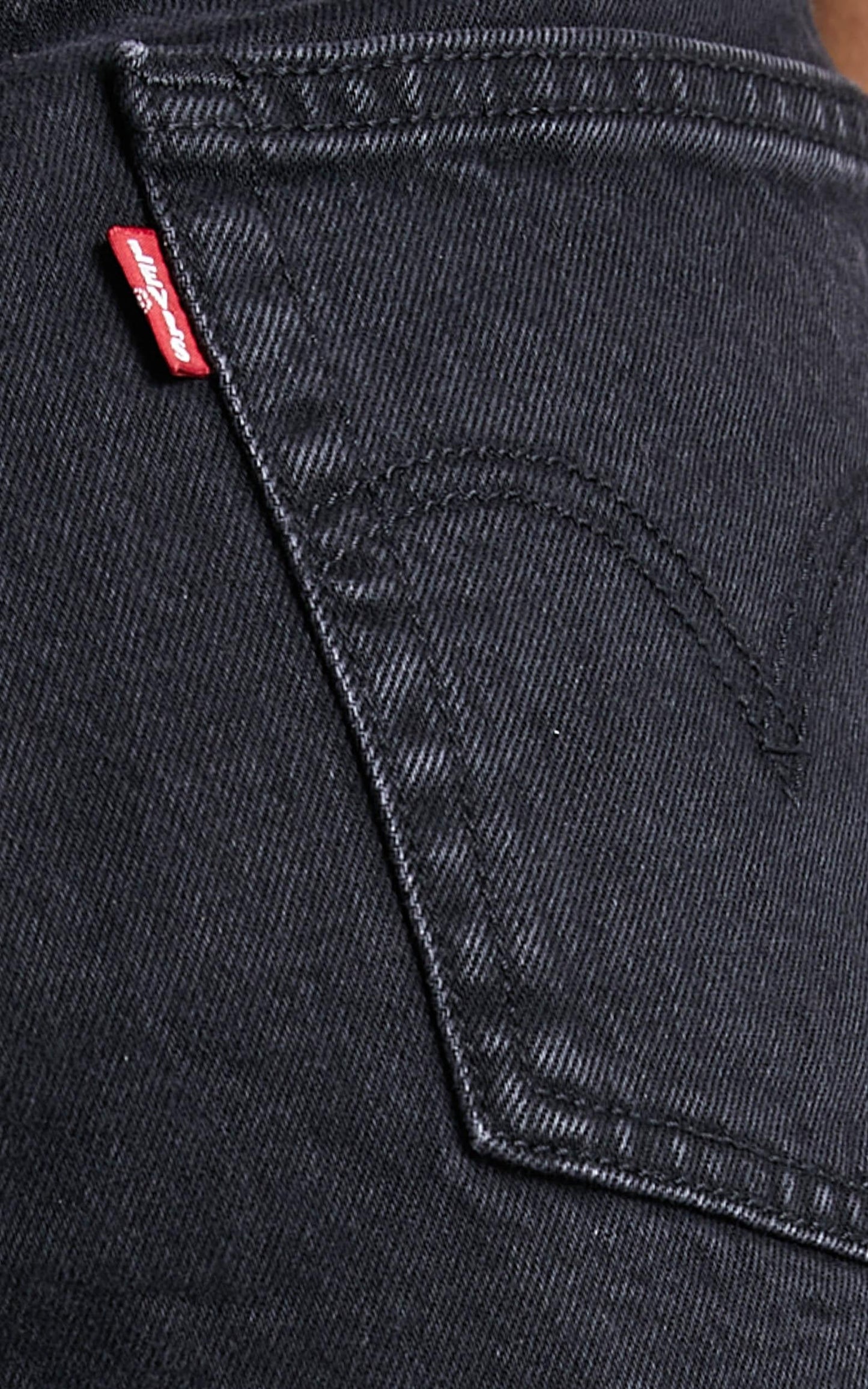 Levi's - Ribcage Denim Shorts in Black Lake