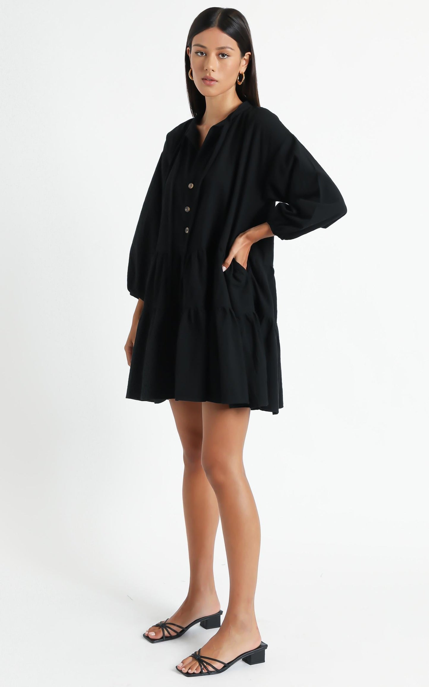 Lullaby Club - Avalon Smock Dress in Jett