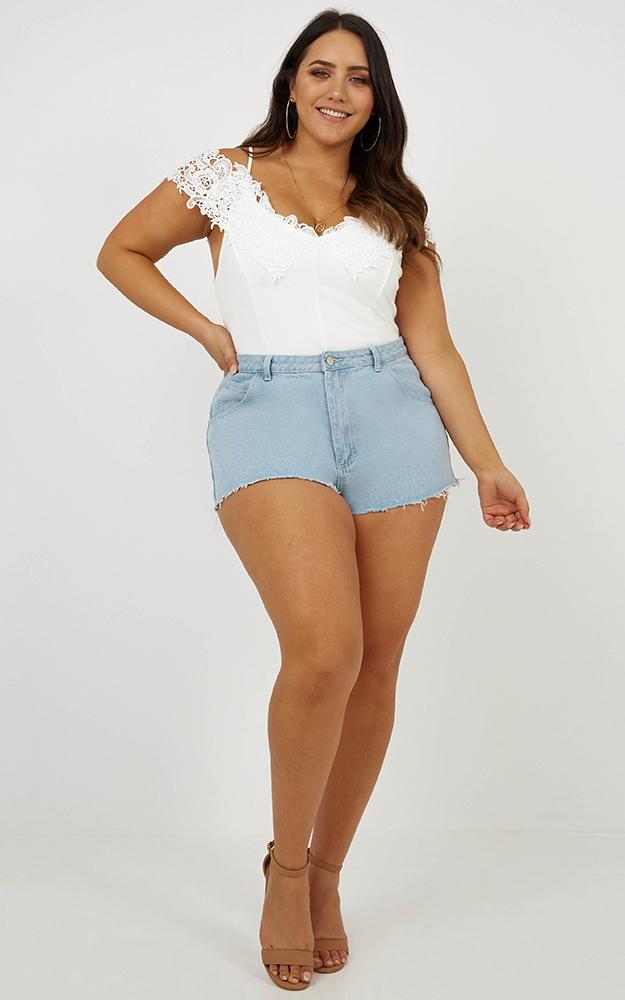 Pretty Little Thing Bodysuit In White Lace