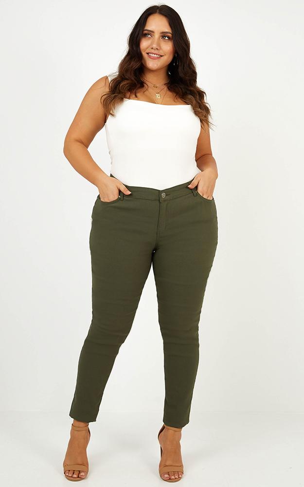 Fill Me In Jeggings In Khaki