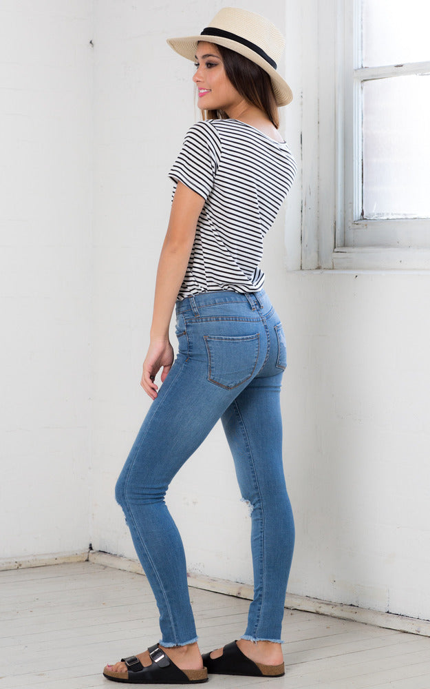 Kendall Skinny Jeans In Medium Wash Denim
