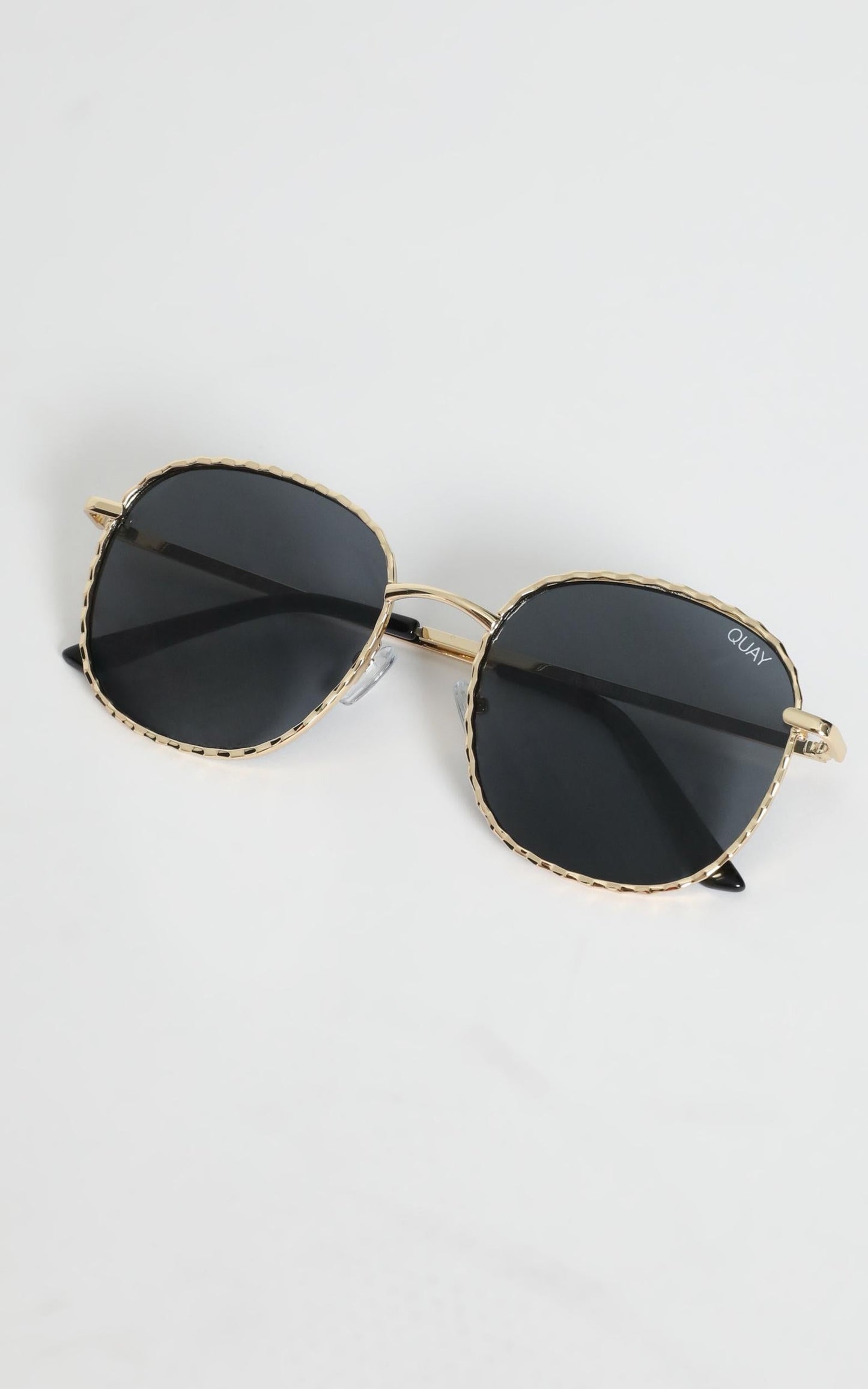 Quay X Lizzo - Jezabell Twist Sunglasses in Gold and Smoke Lens