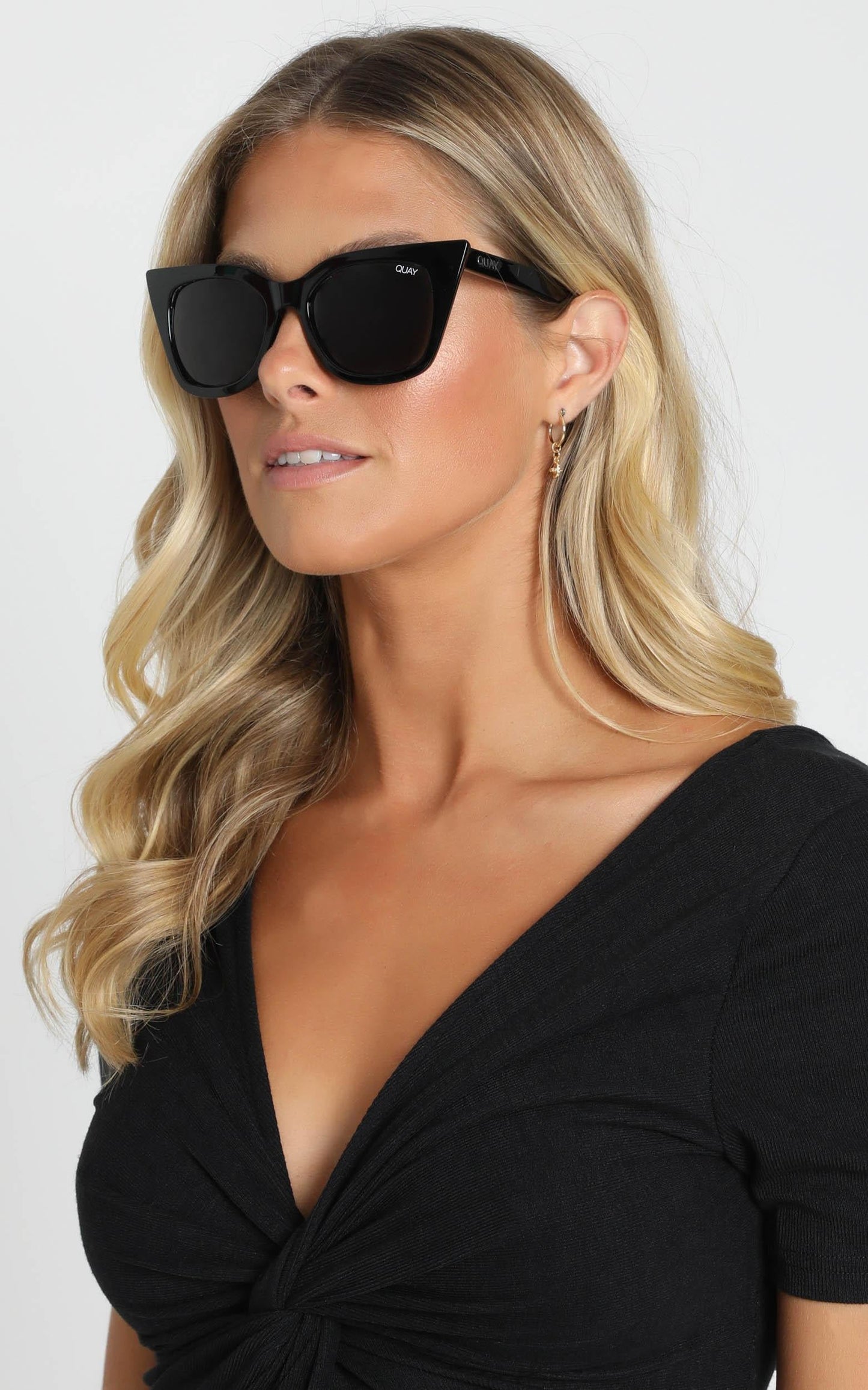 Quay - Harper Sunglasses in Black and Smoke Lens