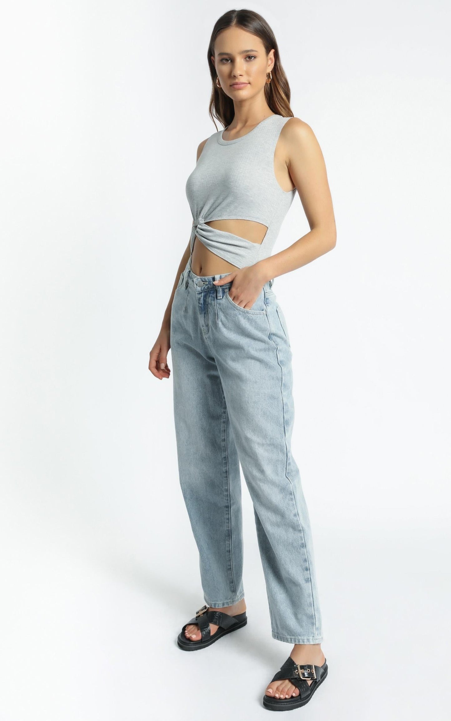 Twiin - V-Waist Jeans in Light Blue Wash