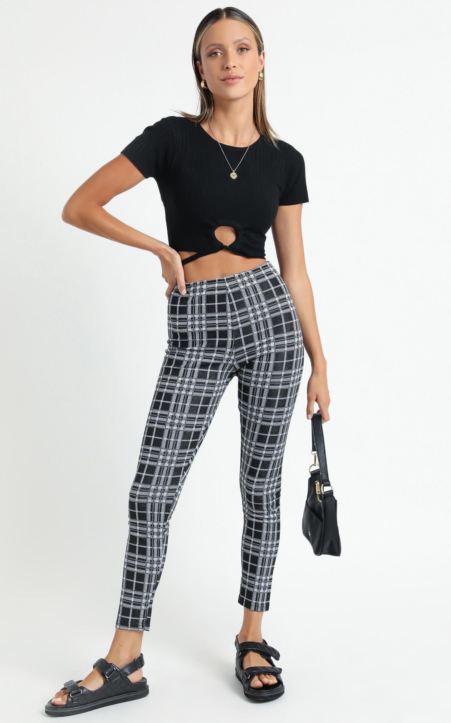 Twiin - Keyhole Knit Tee in Black