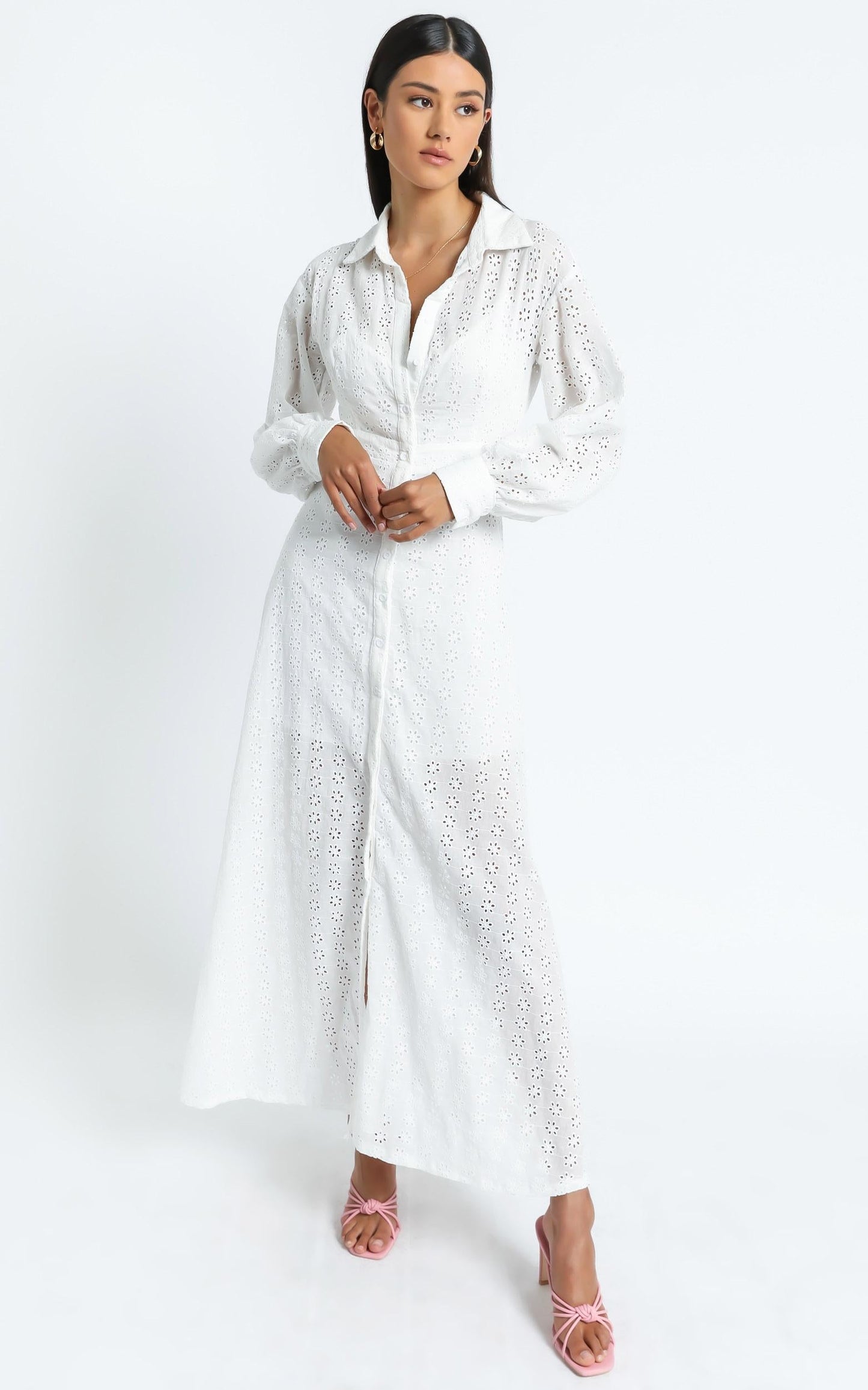 Niomie Embroidery Dress in White
