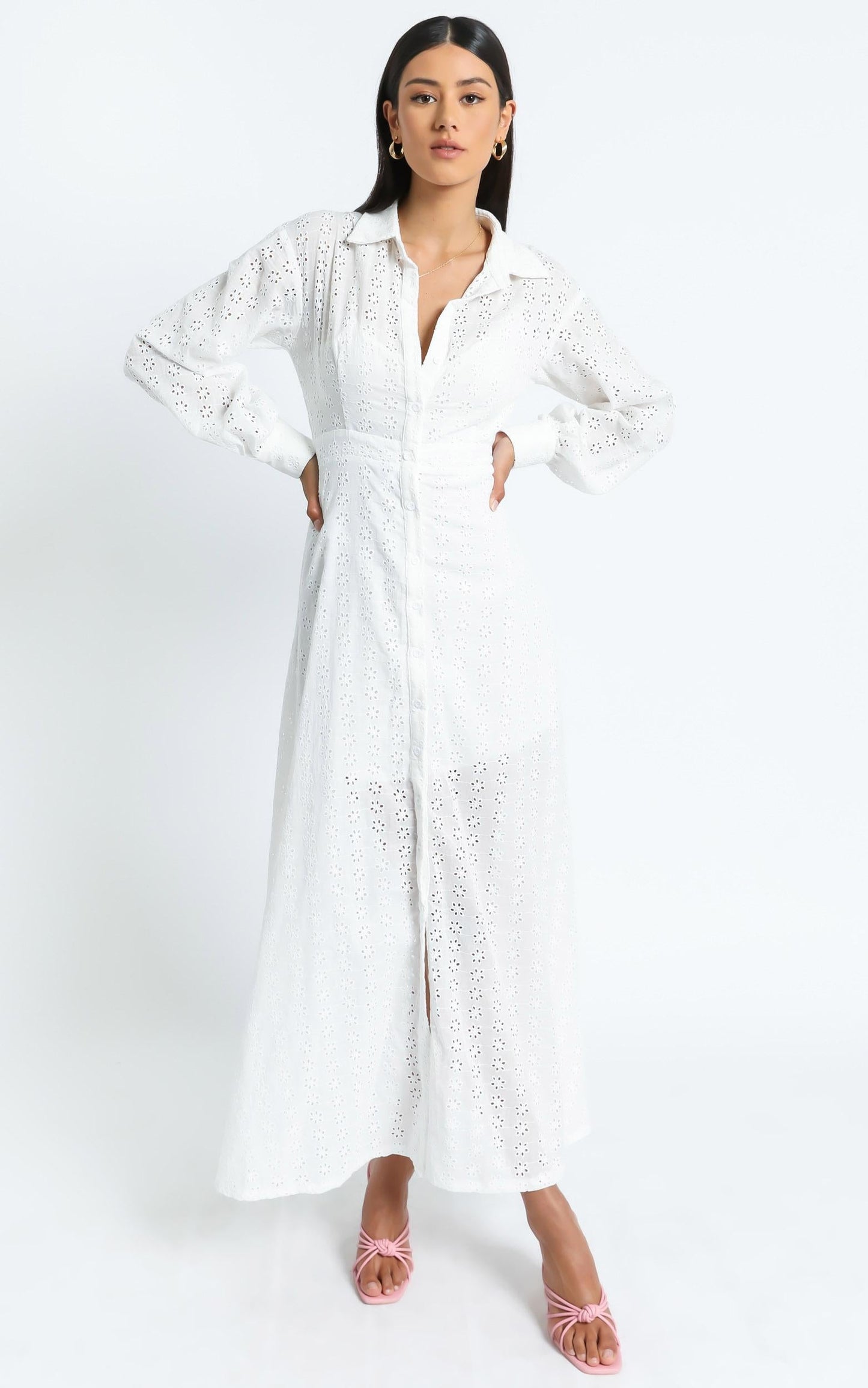 Niomie Embroidery Dress in White