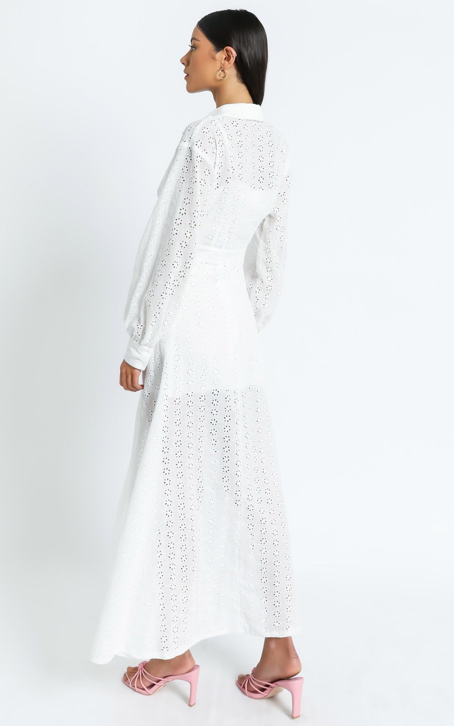 Niomie Embroidery Dress in White