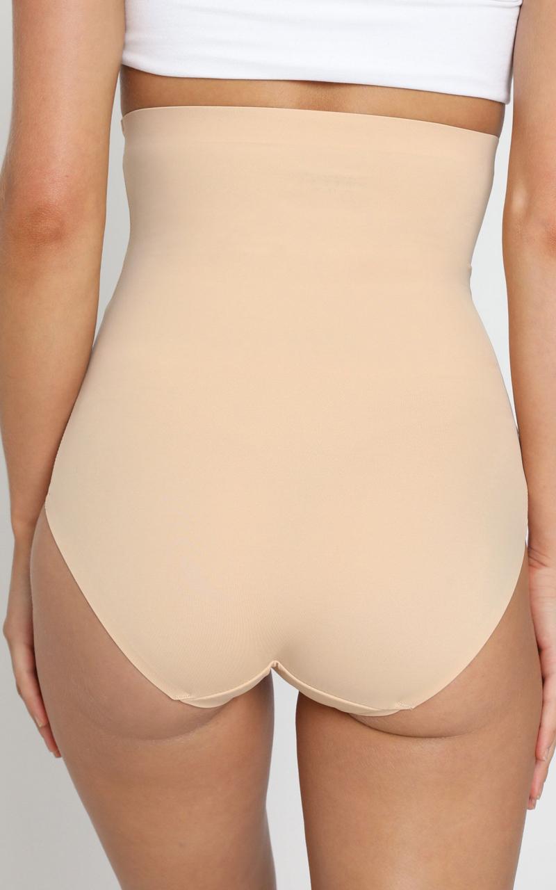 Seamless Shaping Brief - Light Control in Nude