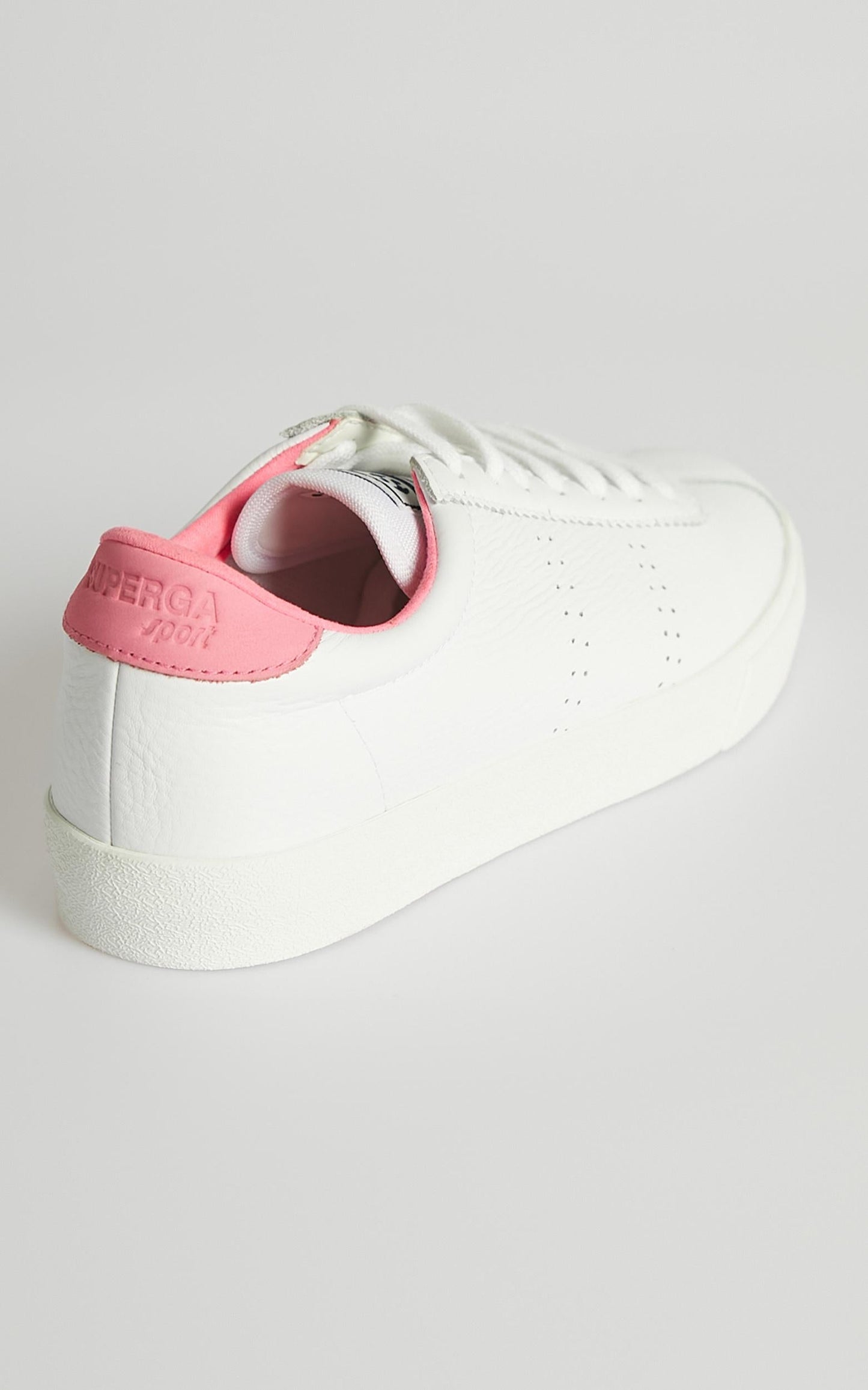 Superga - 2843 ClubS Sneakers in White - Fuchsia