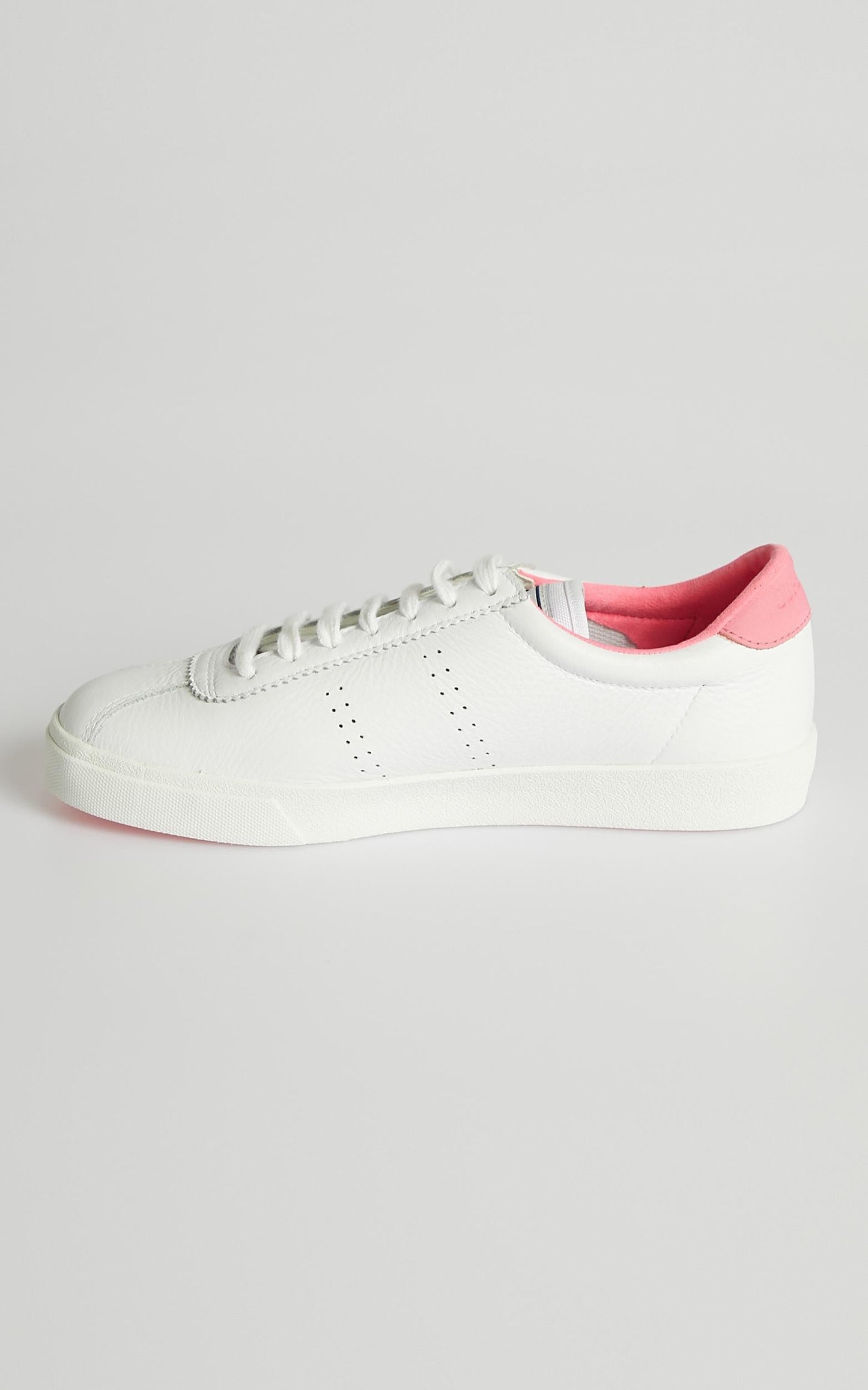 Superga - 2843 ClubS Sneakers in White - Fuchsia