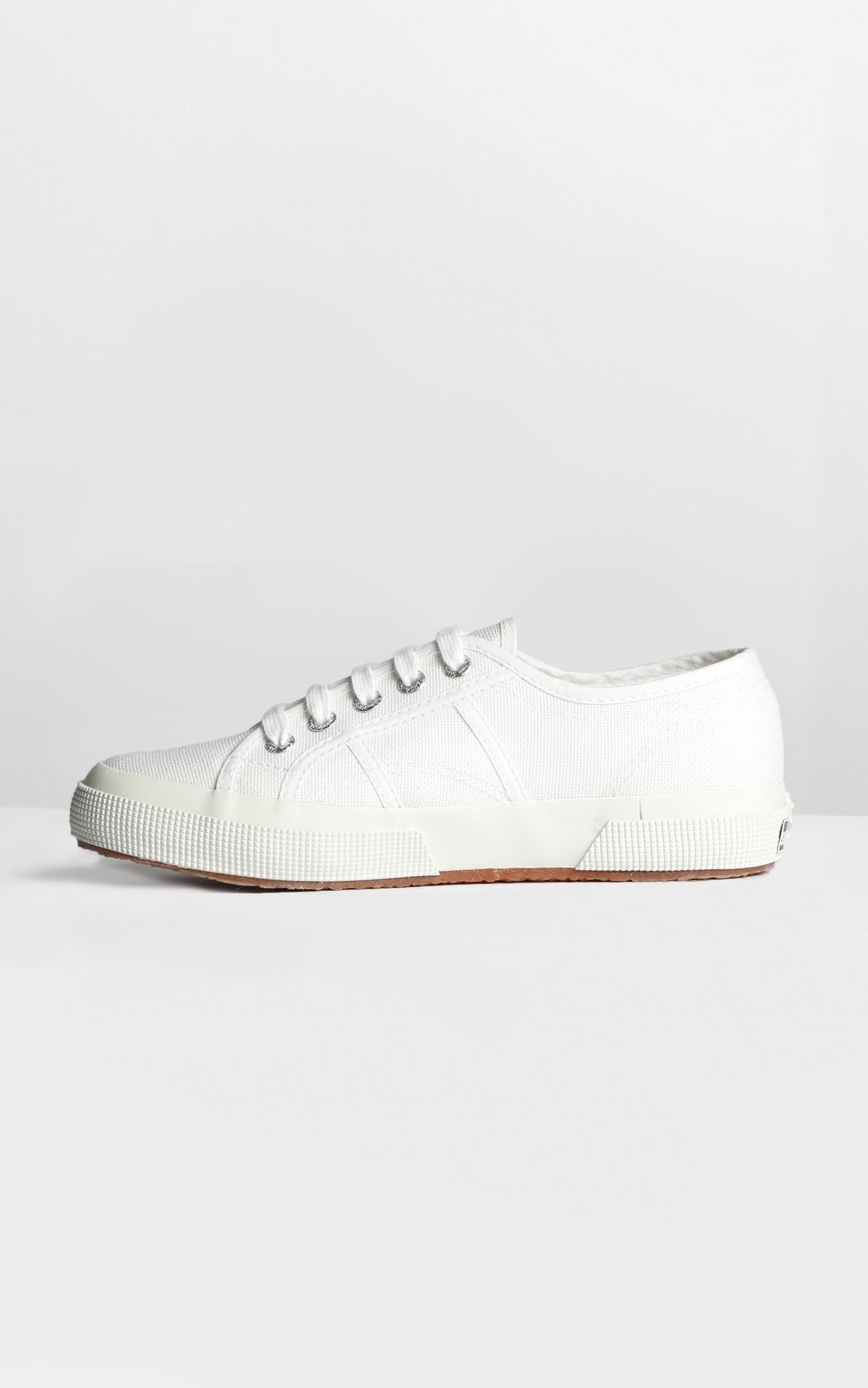 Superga - 2750 Cotu Classic Sneakers in White Canvas