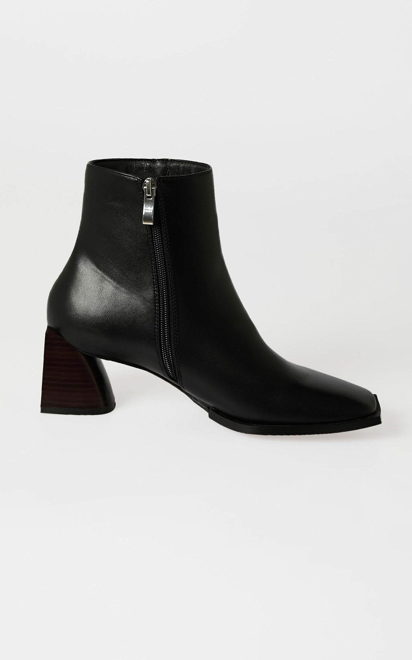 Therapy - Giri Boots in Black