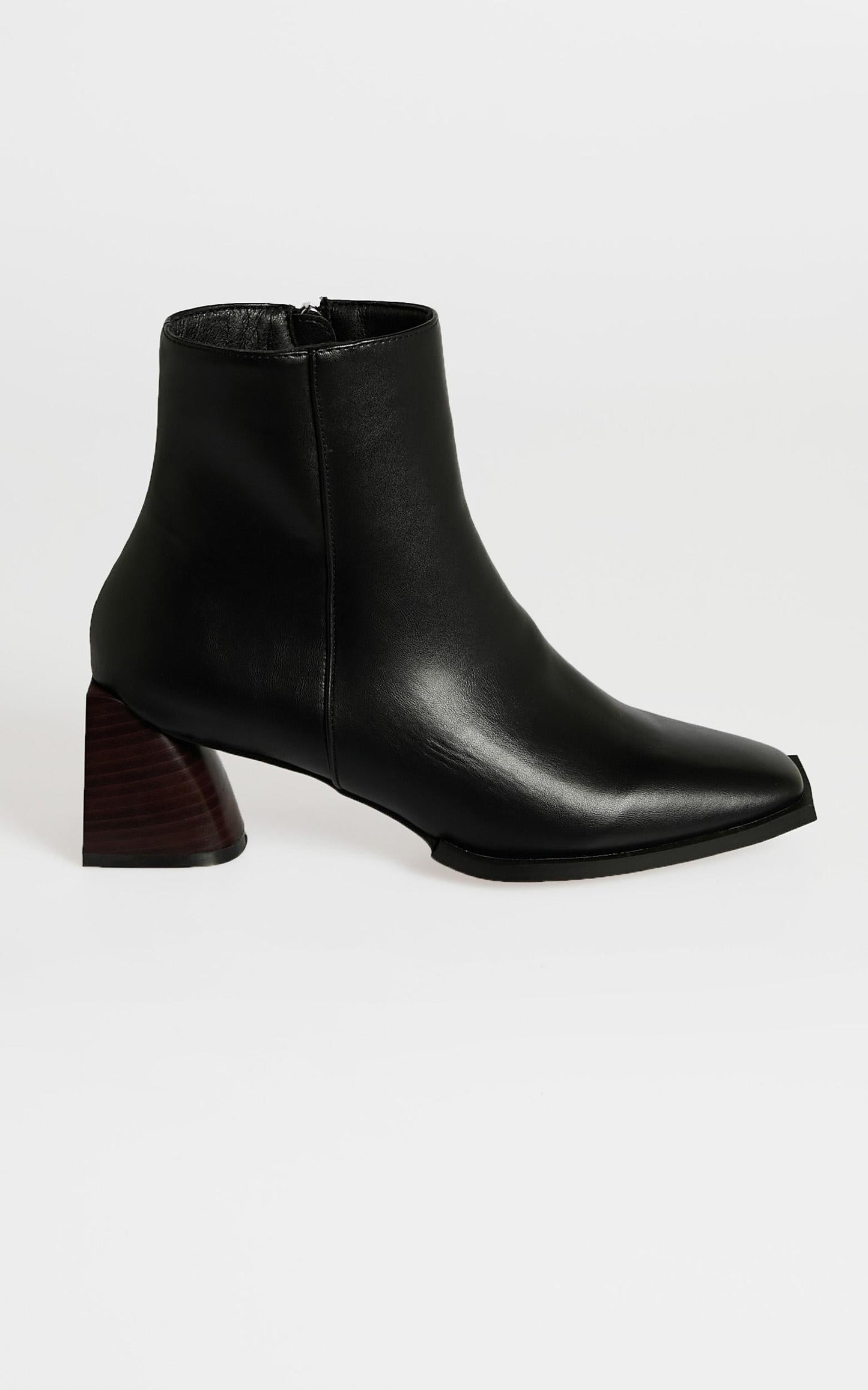Therapy - Giri Boots in Black
