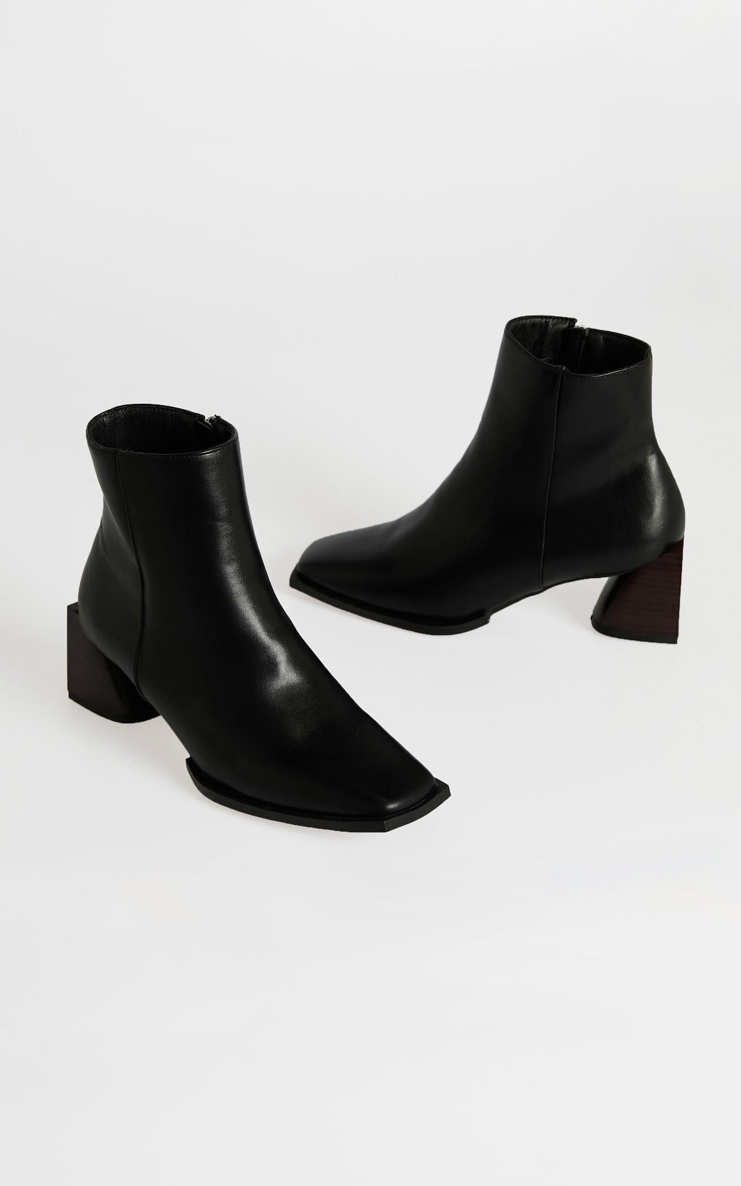 Therapy - Giri Boots in Black