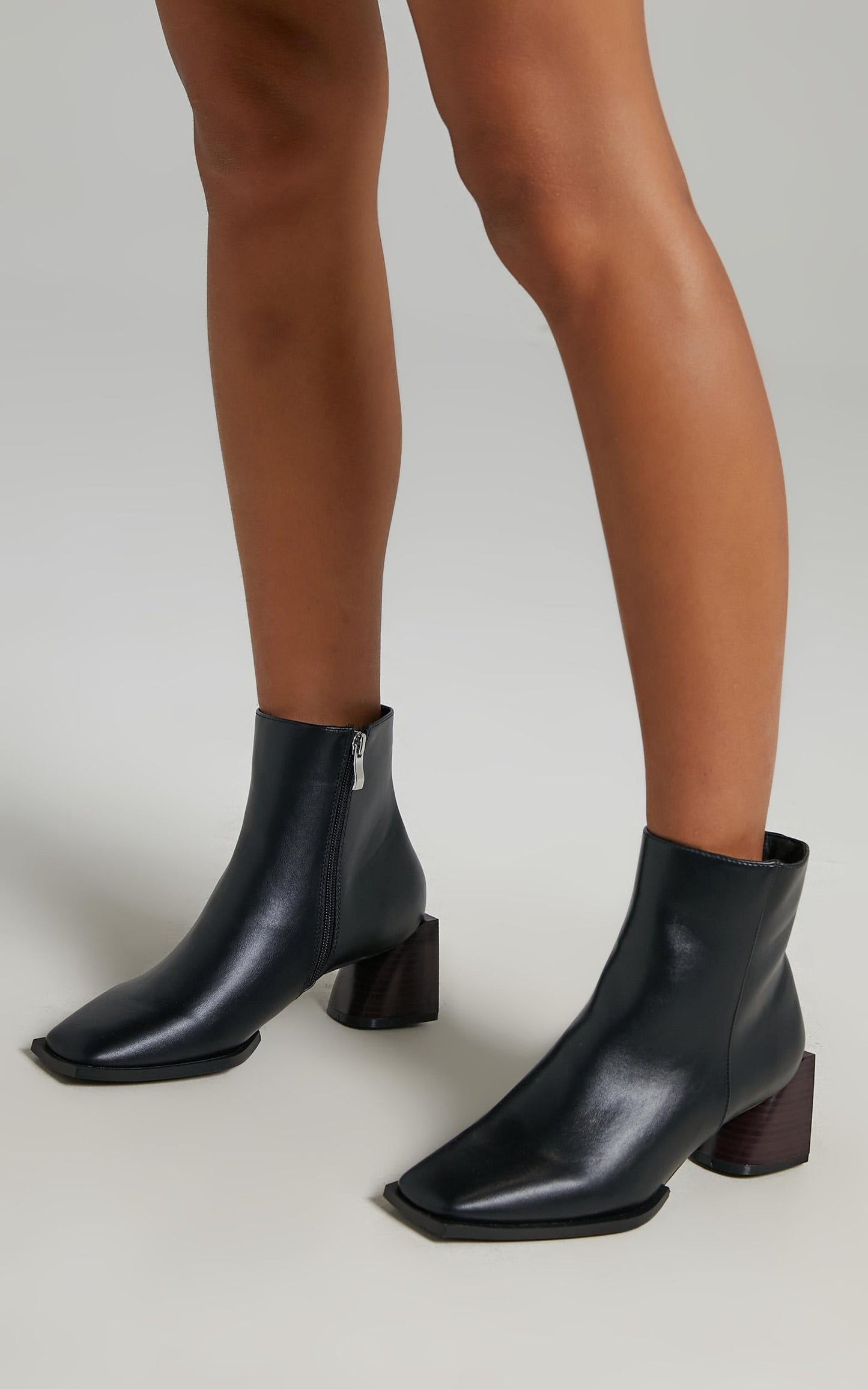 Therapy - Giri Boots in Black