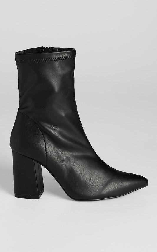 Therapy - Mitchell Boots in Black