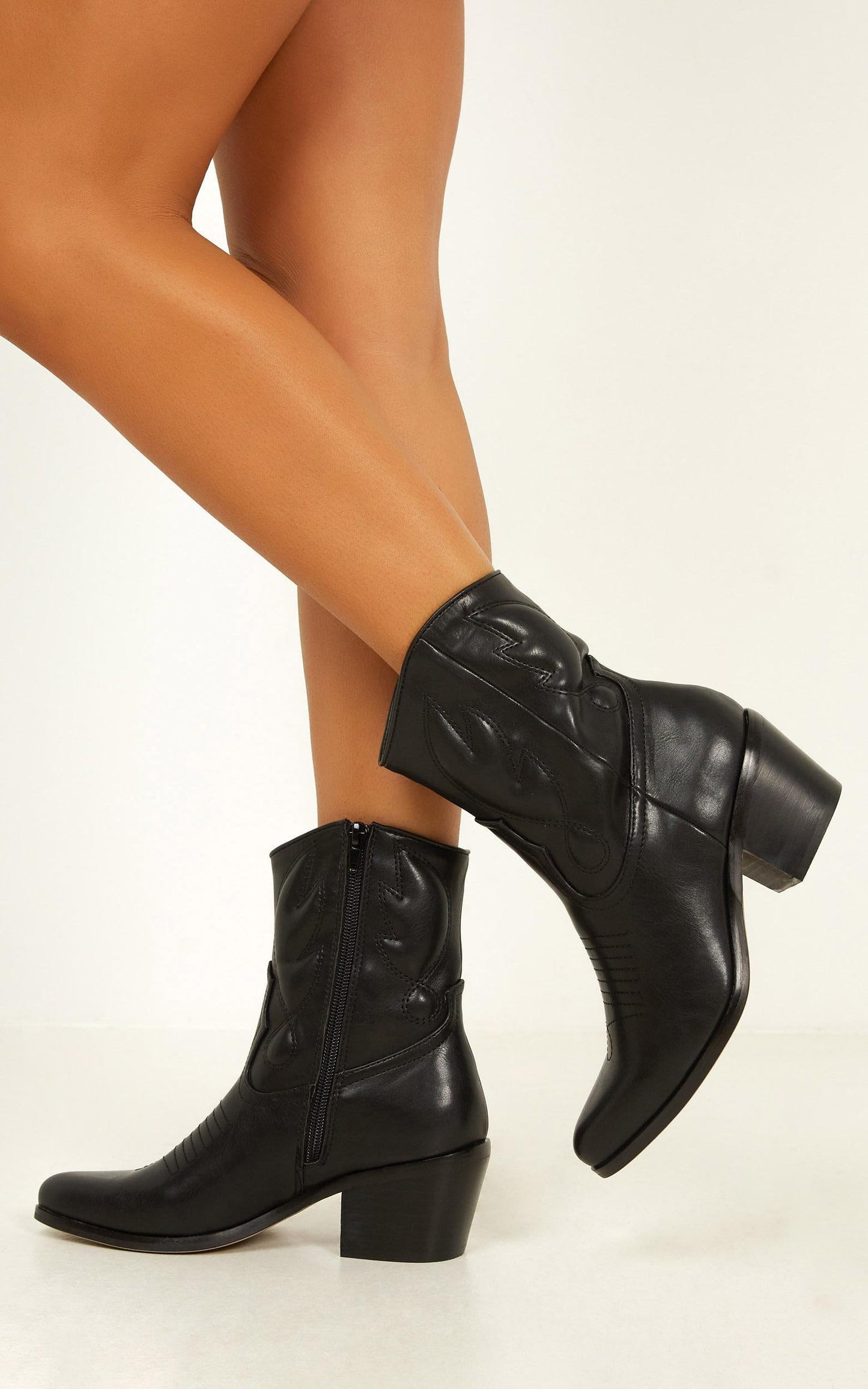 Therapy - Gibson Boots in black