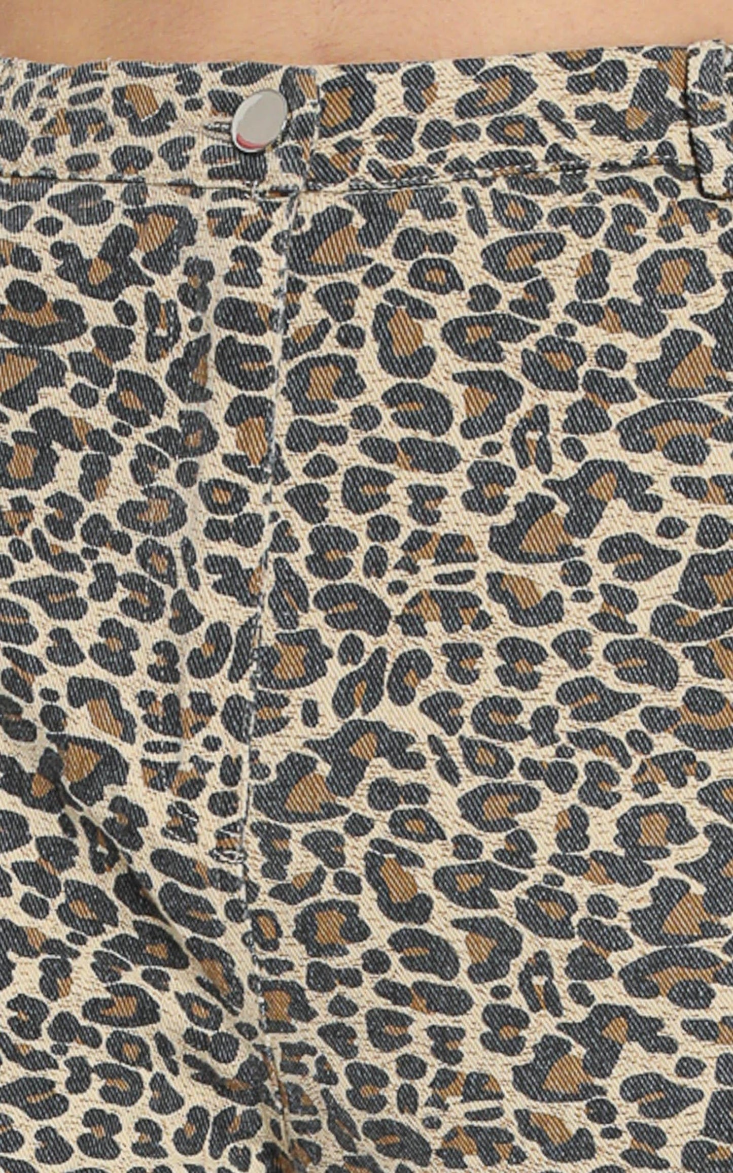 Back It Up MOM Jeans in Leopard